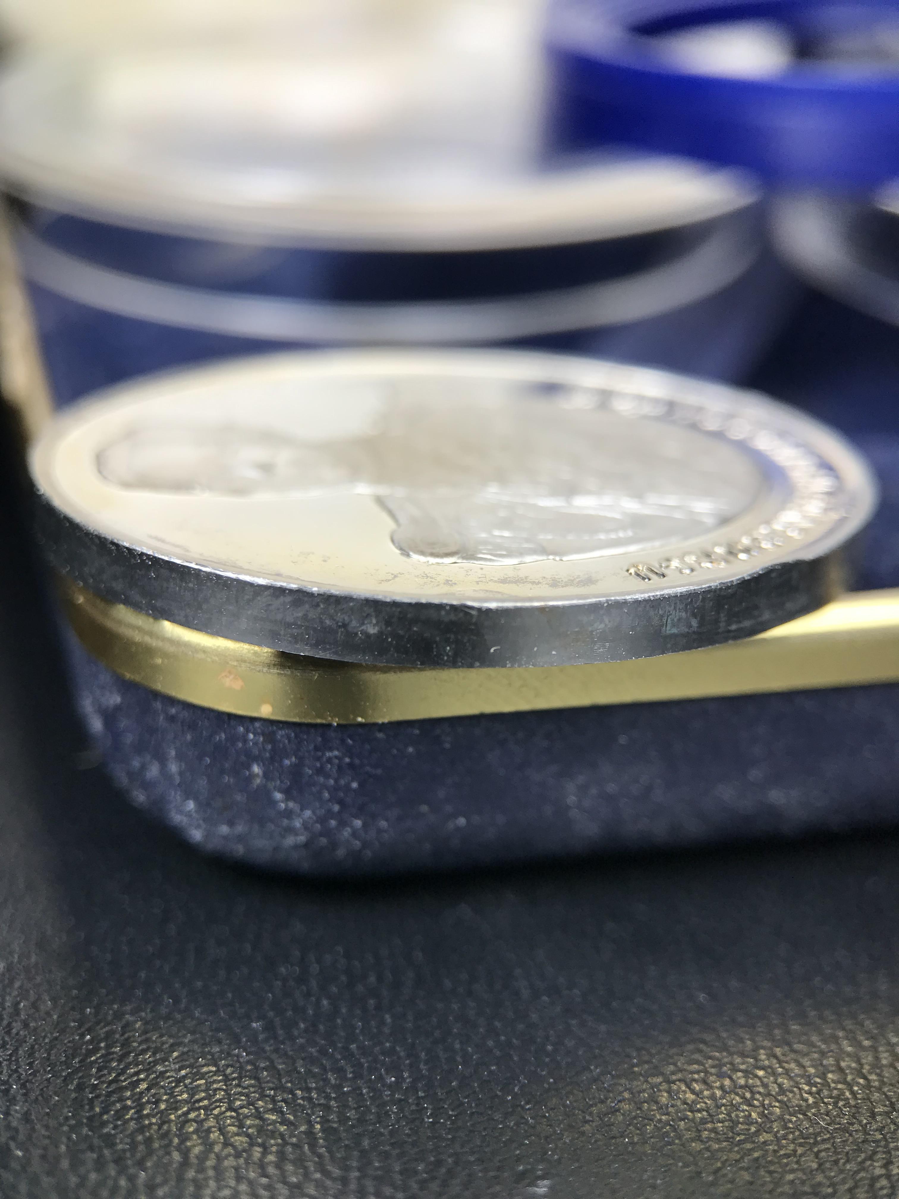 เหรียญหลวงพ่อเงิน – กรมหลวงชุมพรฯ วัดบางคลาน เหรียญไข่สองหน้า เนื้อเงิน 99.99% ขัดเงา ขนาดสูง 3.1 ซม. ประกอบพิธีมหาพุทธาภิเษก ณ อุโบสวัดหิรัญญาราม(วังตะโก) บางคลาน จ.พิจิตร เมื่อวันอังคารที่ 3 มี.ค.2541( เหรียญออกโดยโรงงานกษาปณ์ เพิร์ธ ประเทศออสเตรเลีย )