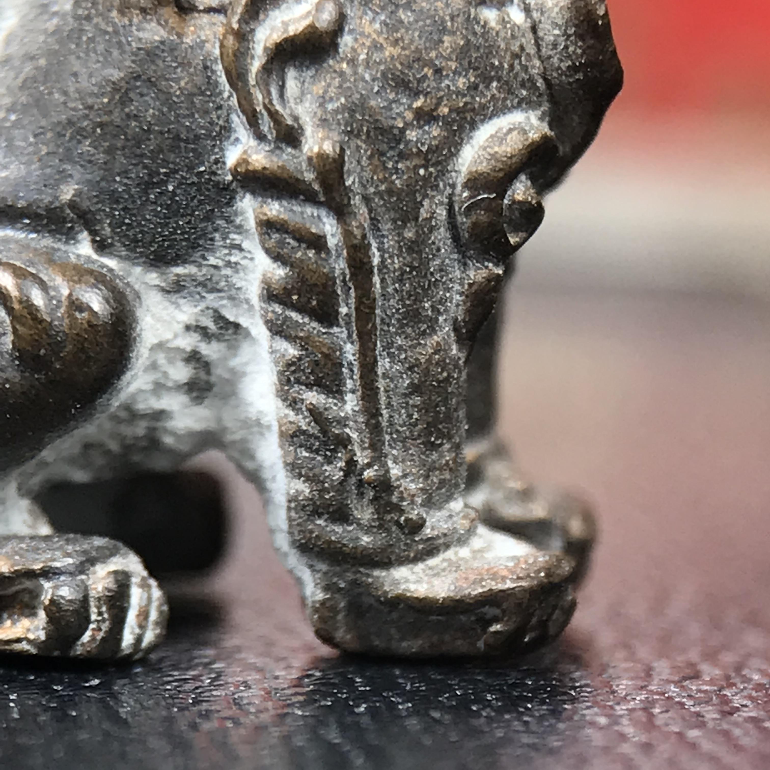 สิงห์เจ้าพ่อดำ วัดบุพพาราม จ.เชียงใหม่ ปี 2518 เนื้อนวโลหะ(ตอก 2 โค๊ต)หายาก(สภาพผิวเดิมสวยเดิมกล่องครบ) สิงห์รุ่นนี้มีพิธีดีมีเกจิอาจารย์ที่ร่วมปลุกเสกมากมาย****เครื่องราง ที่พระบาทสมเด็จพระเจ้าอยุ่รัชกาลที่ ๙ ทรงเสด็จฯประกอบพิธีด้วยพระองค์เอง