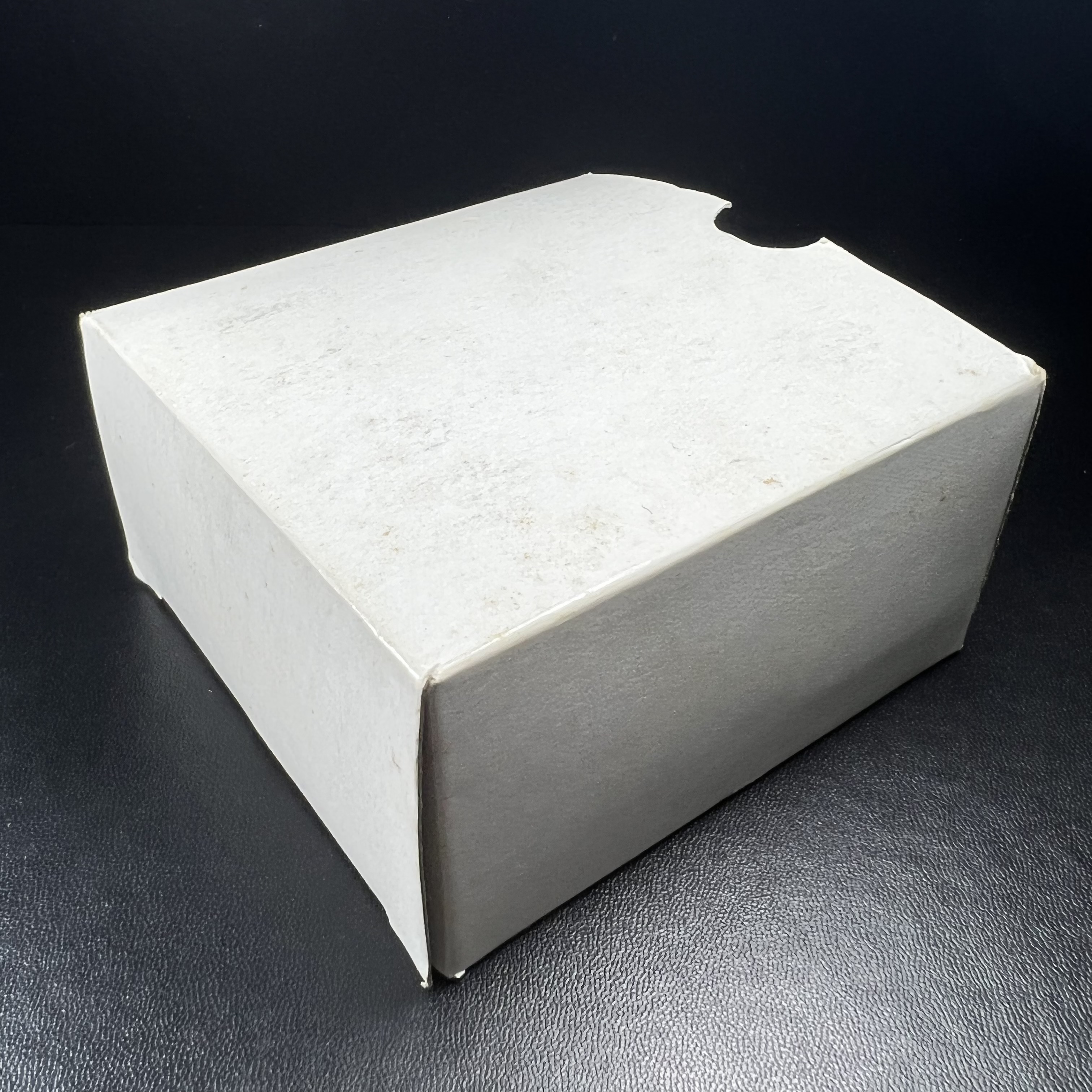 พระหลวงปู่ทวด ภปร. ปี 2547 พิมพ์สี่เหลี่ยมใหญ่-เล็ก(2องค์)เนื้อว่านดำหลัง ภปร. เงิน(หายาก1ใน1999ชุด)พิธีใหญ่ มวลสารดี ปลุกเสกวัดพระแก้ว