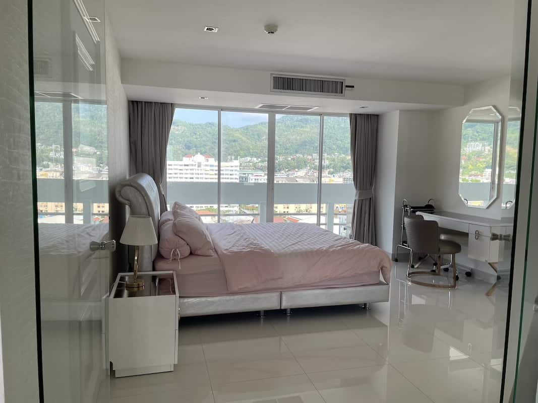 For Sales : Patong, Seaview Luxurious condo, 2 Bedrooms 2 Bathrooms 14th flr.