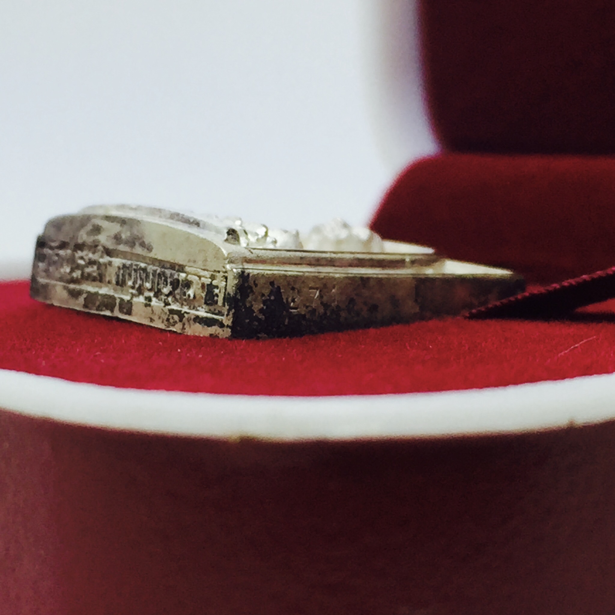 เหรียญหลวงปู่ทวด เนื้อเงินพิมพ์สี่เหลี่ยมฉลุลายสวยงาม ตอกโค๊ตมีหมายเลข รุ่น มงคลบารมี วัดประสาทบุญญาวาส ปี 2545