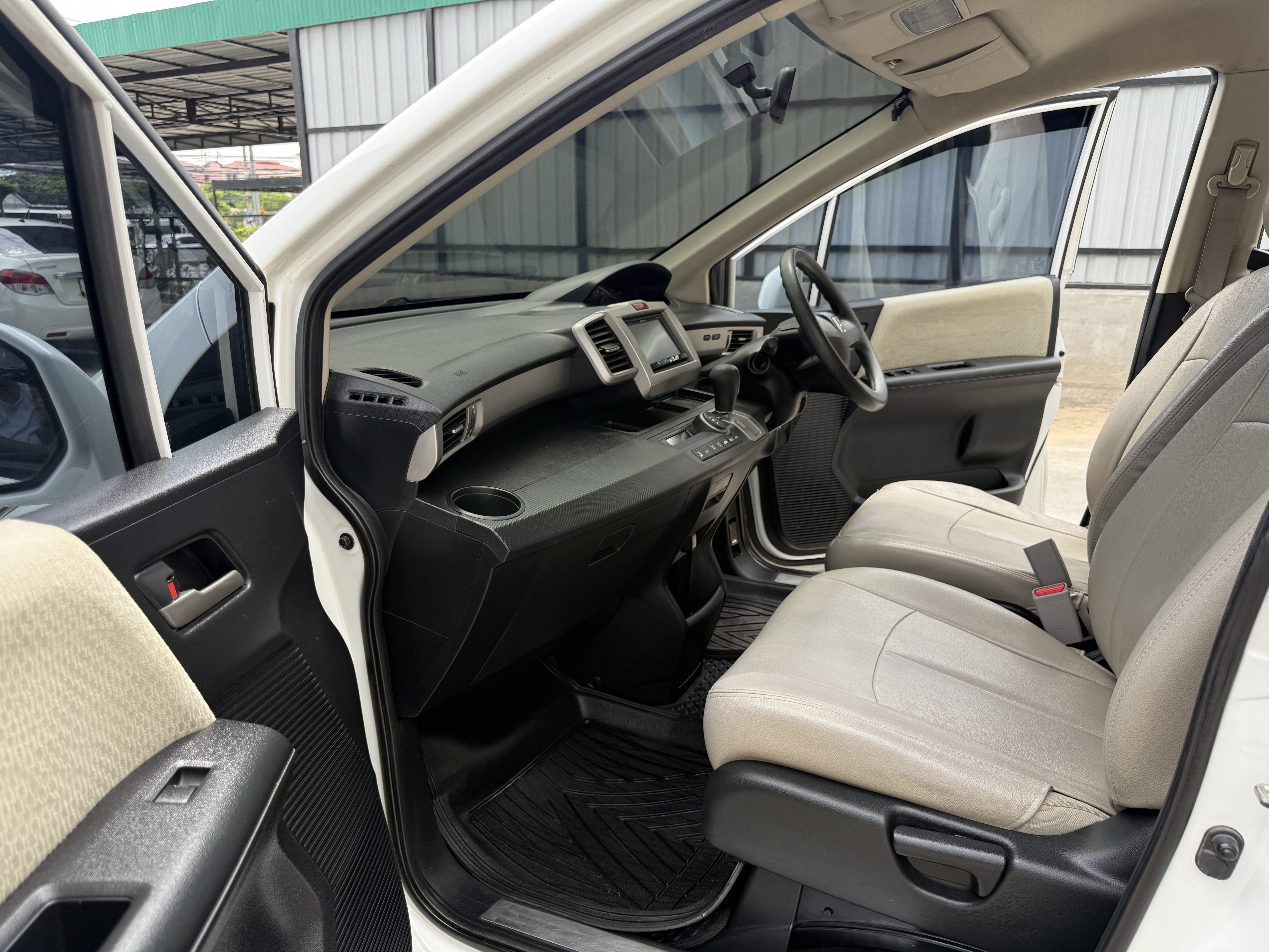 Honda Freed 1.5 SE At 2013 ขาวมุก