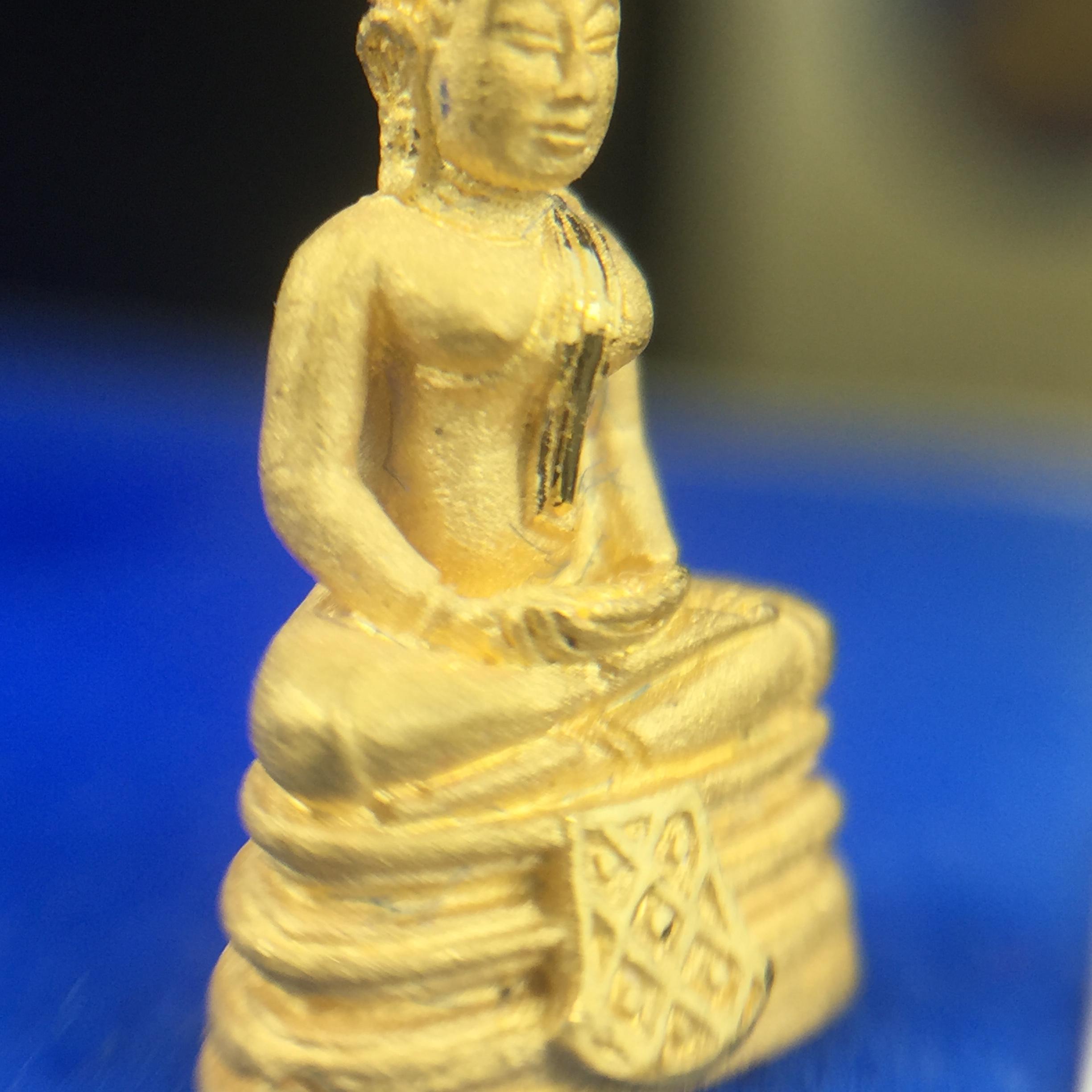 พระพุทธโสธร(หลวงพ่อโสธร) รุ่นสร้างอุโบสถ ปี2539 เนื้อทองคำ ลอยองค์พิมพ์เล็ก(หายาก) สภาพสวยเดิมกล่องบรรจุการ์ดใบรับรองเดิมครบสมบูรณ์