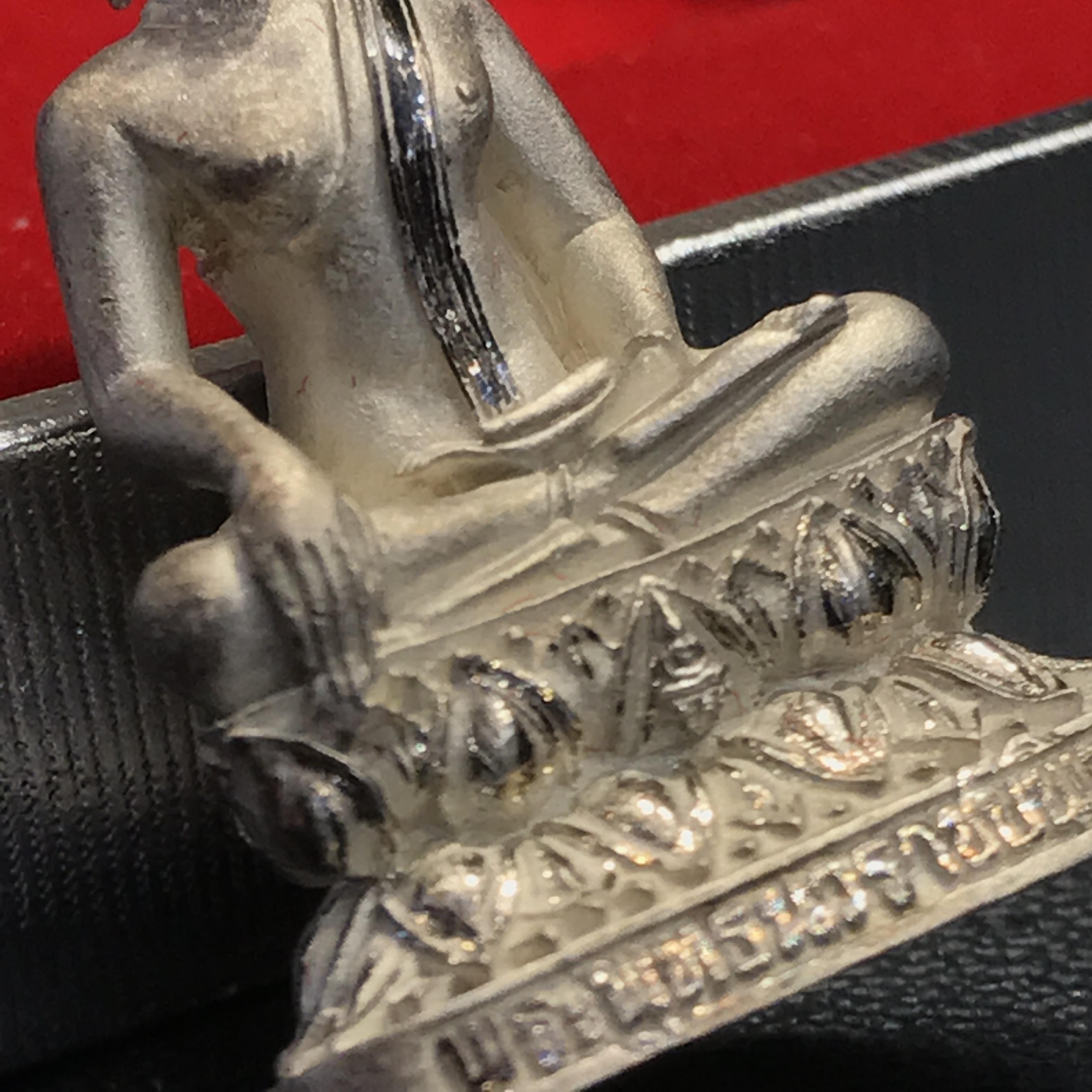 พระกริ่งพระพุทธนวราชบพิตร ปี2540 เนื้อเงินพร้อมกล่องบรรจุเดิม