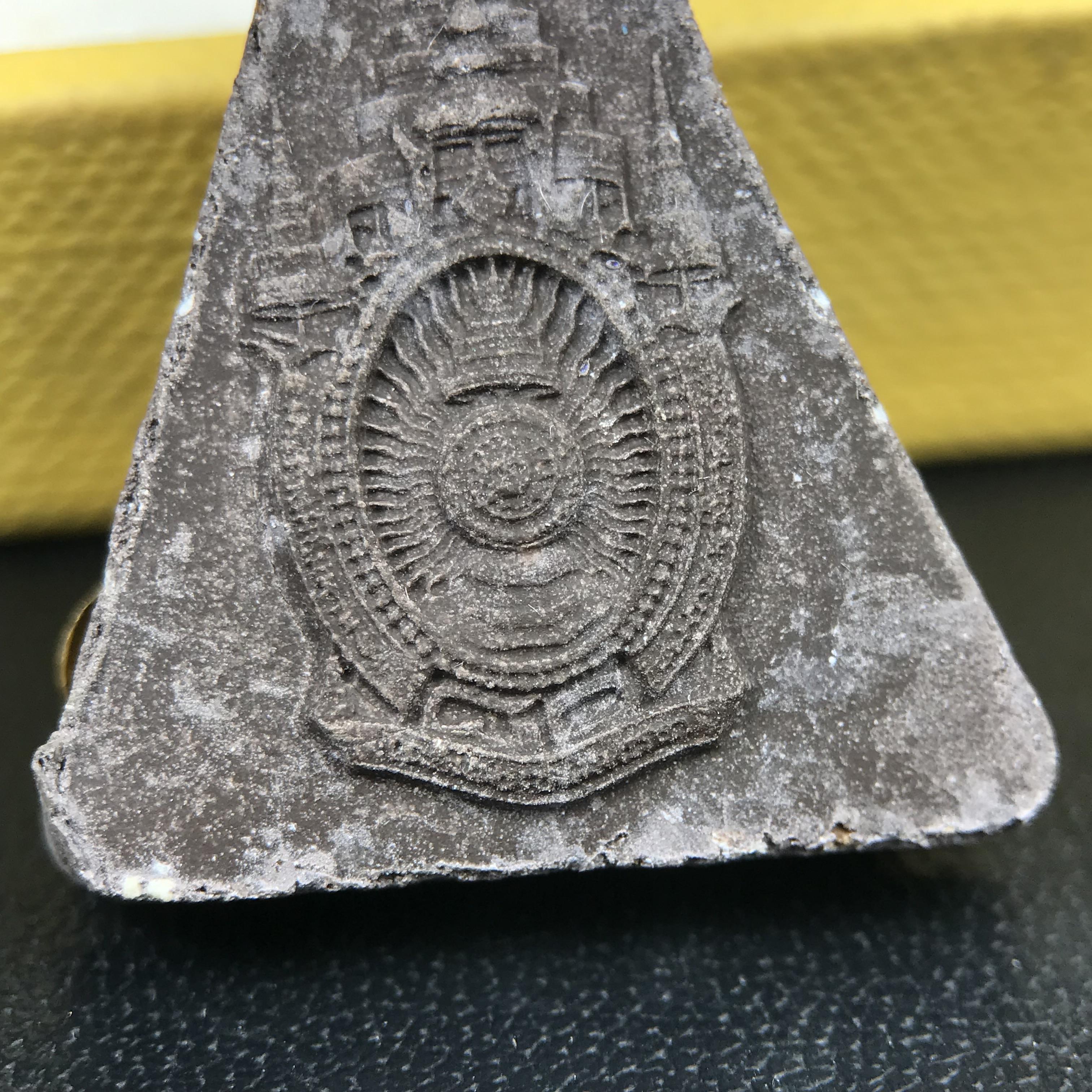 พระพุทธมหาสุวรรณปฏิมากร (หลวงพ่อทองคำ) หลังตรามหามงคลเฉลิมพระชนมพรรษา 80 พรรษา รัชกาลที่9 วัดไตรมิตรวิทยาราม กรุงเทพฯ ปี 2550 พระพิมพ์หน้าทองคำ(หายาก 1 ใน 999 องค์)