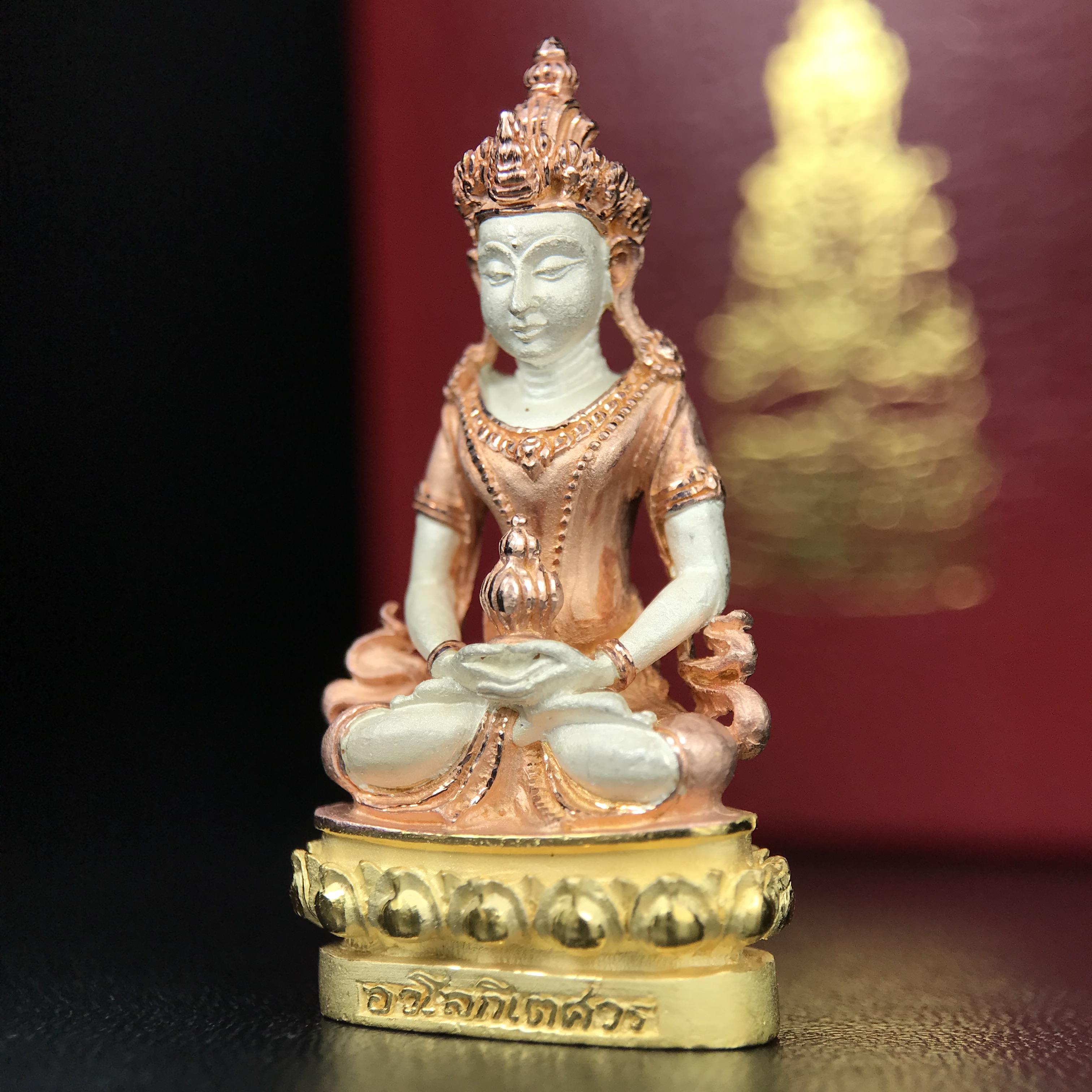 พระกริ่งอวโลกิเตศวร ( เจ้าแม่กวนอิม ) วัดโพธิ์แมนคุณาราม รุ่นอุดมโภคทรัพย์ พ.ศ.2539 เนื้อเงิน 3 กษัตริย์ ผิวสวยเดิมพร้อมกล่องบรรจุเดิม (อีกหนึ่งรุ่นยอดนิยม พุทธศิลป์สวยงดงาม)