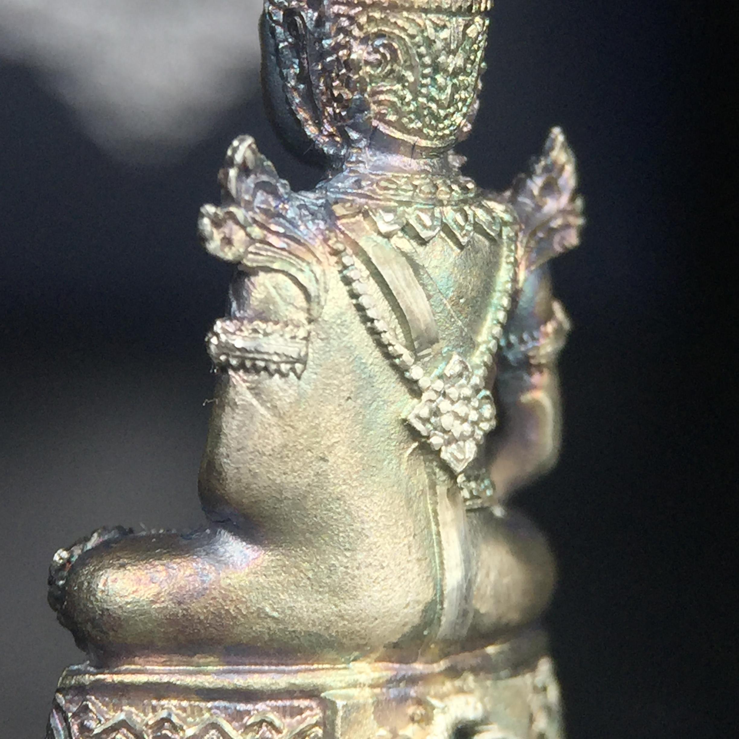 พระแก้วมรกต กรมสรรพสามิตจัดสร้างขึ้นเนื่องในโอกาสครบรอบ 64 ปีของกรมสรรพสามิต และเนื่องในวโรกาสที่พระบาทสมเด็จพระเจ้าอยู่หัวทรงครองราชย์ครบ50ปีเมื่อ พ.ศ.2539 เนื้อเงินทรายนวลขัดเงา(ผิวเดิมๆขึ้นสีรุ้งธรรมชาติสวย(สเน่ห์พระเนื้อเงินสีสันที่ธรรมชาติสรรค์สร้าง)