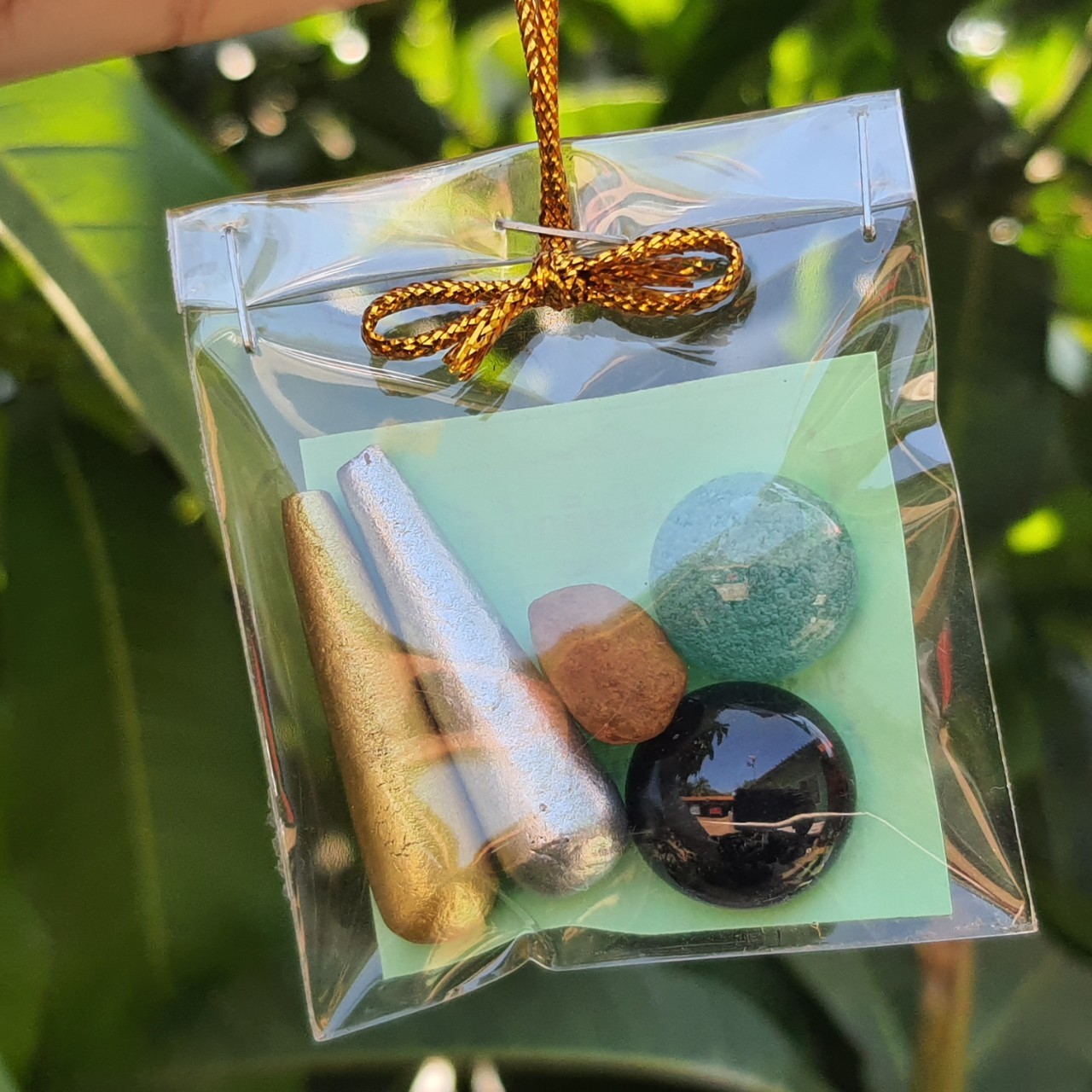 ของชำร่วย ชุดของชำร่วย สากเงิน สากทอง ไหลน้ำพี้ ไหลดำ ไหลน้ำพี้สีเขียว แร่เหล็กน้ำพี้ ไหลเขียว ไหลน้ำพี้สีดำ