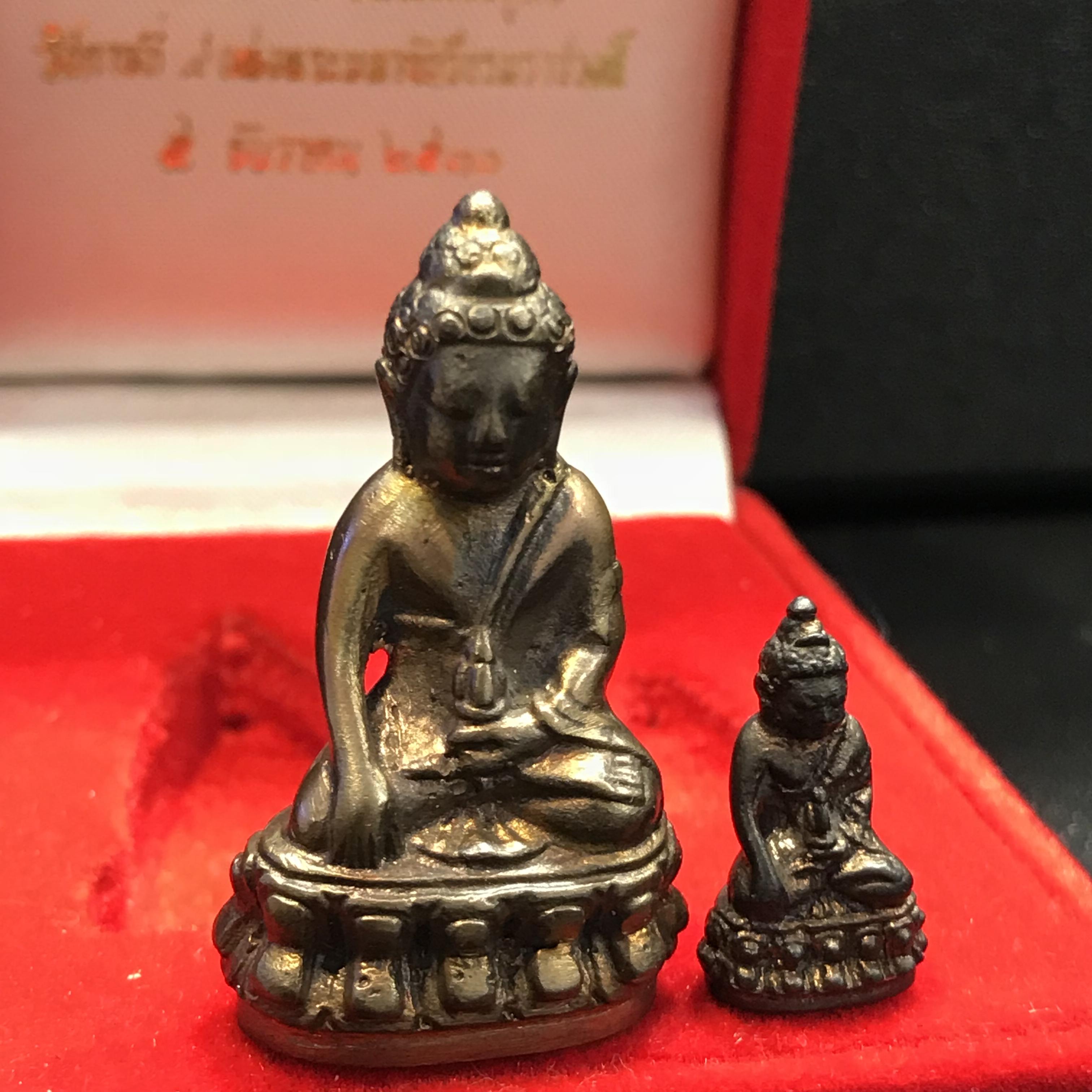 พระกริ่ง-พระชัยวัฒน์ ปวเรศ ปี2530 วัดบวรนิเวศราชวรวิหาร(ในหลวง ร.9 เสด็จเททอง)(บรรจุเส้นเกษาในหลวงรัชกาลที่9)