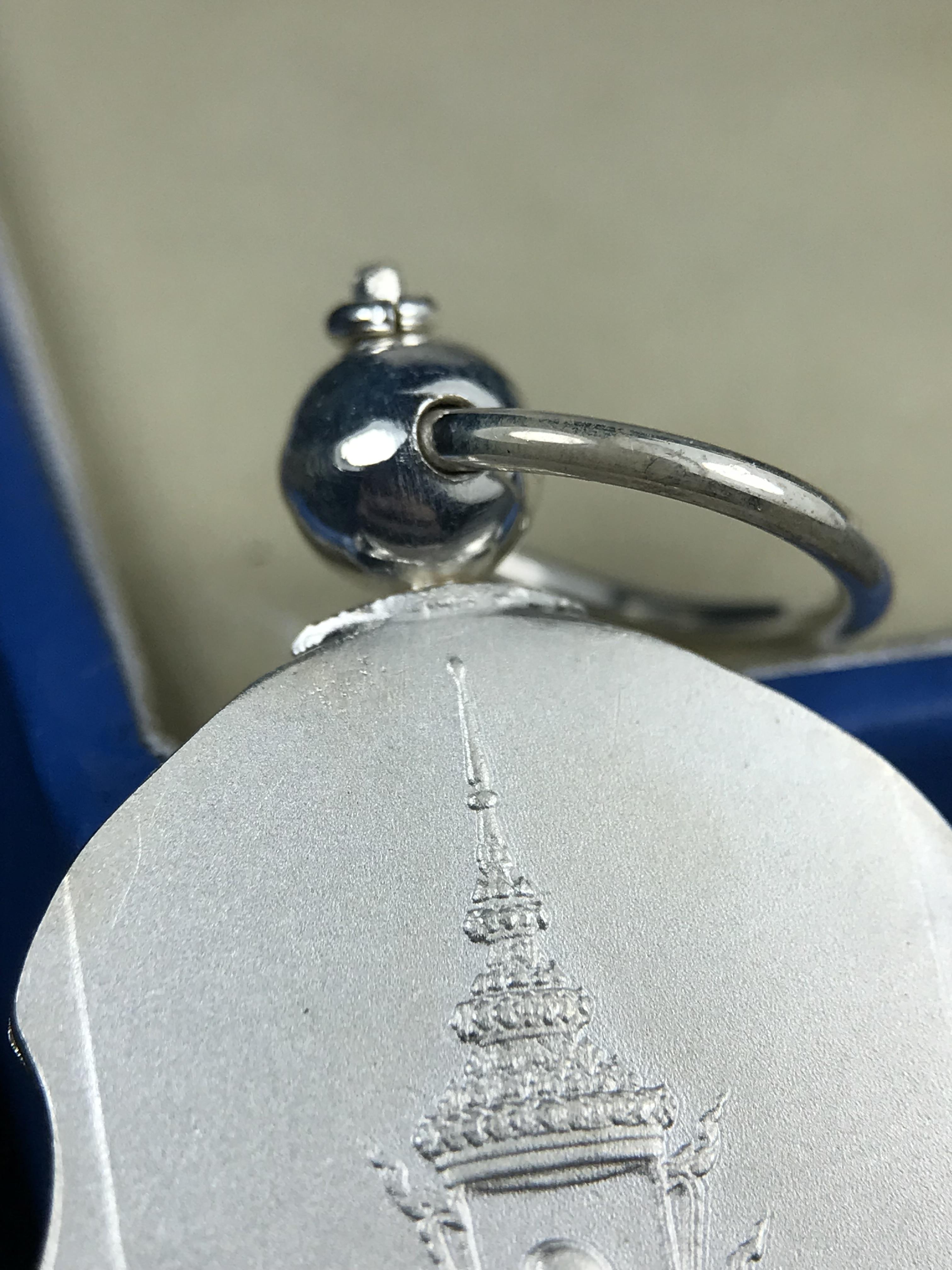 เหรียญหลวงปู่ทวด พระนามาภิไธย สก. แบบงานฉลุโบราณ(HAND MADE) ปี 2544 เนื้อเงิน(ผิวสวย) พิธีปลุกเสก ณ อุโบสถวัดช้างให้ และ พิธีมังคลาภิเษก ณ พระอุโบสถ วัดพระศรีรัตนศาสดาราม(วัดพระแก้ว) (1 ใน 2000 เหรียญ)พบเจอน้อยหายากมาก