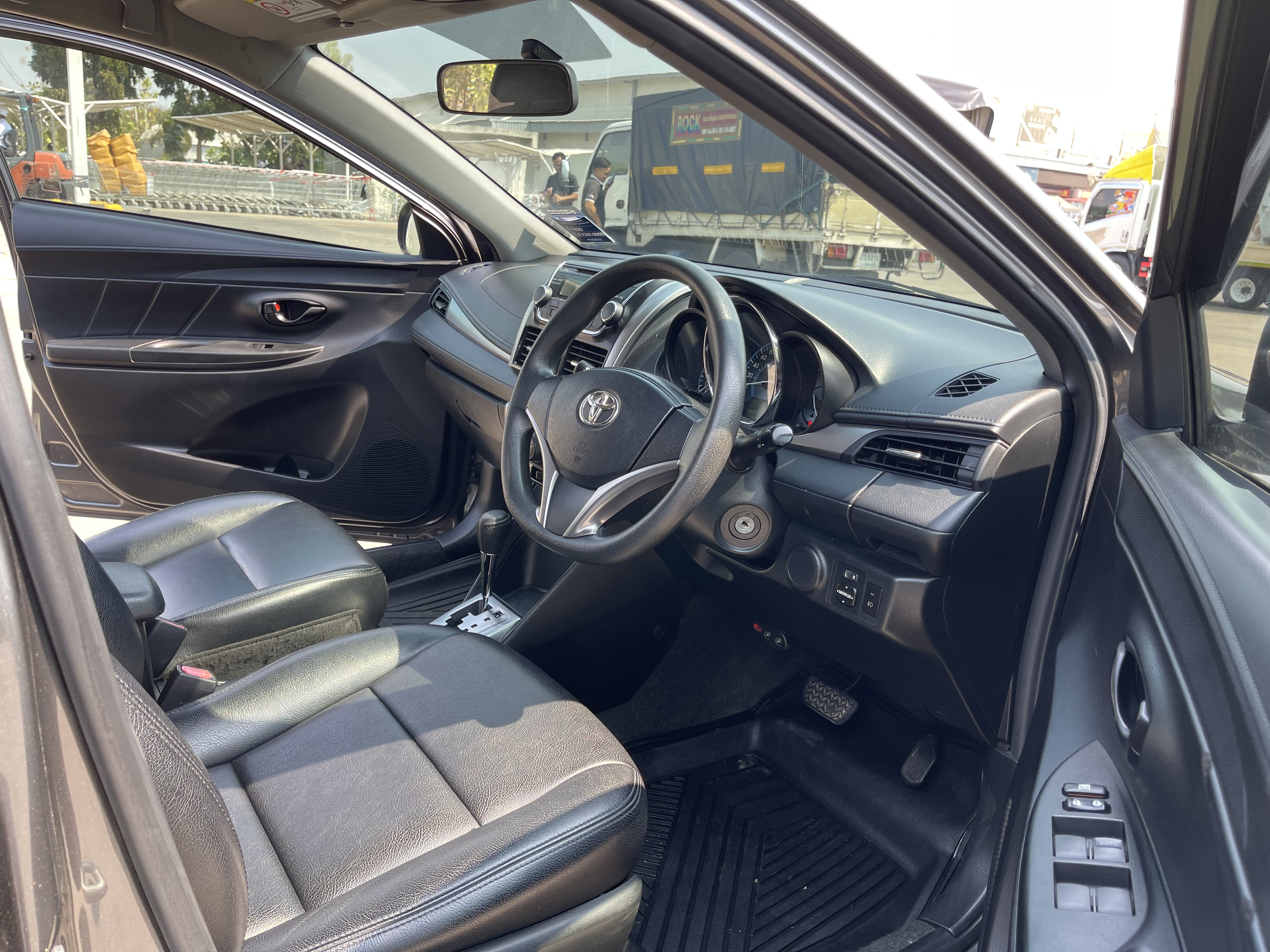 Toyota Vios 1.5 E At 2015 เทาดำ