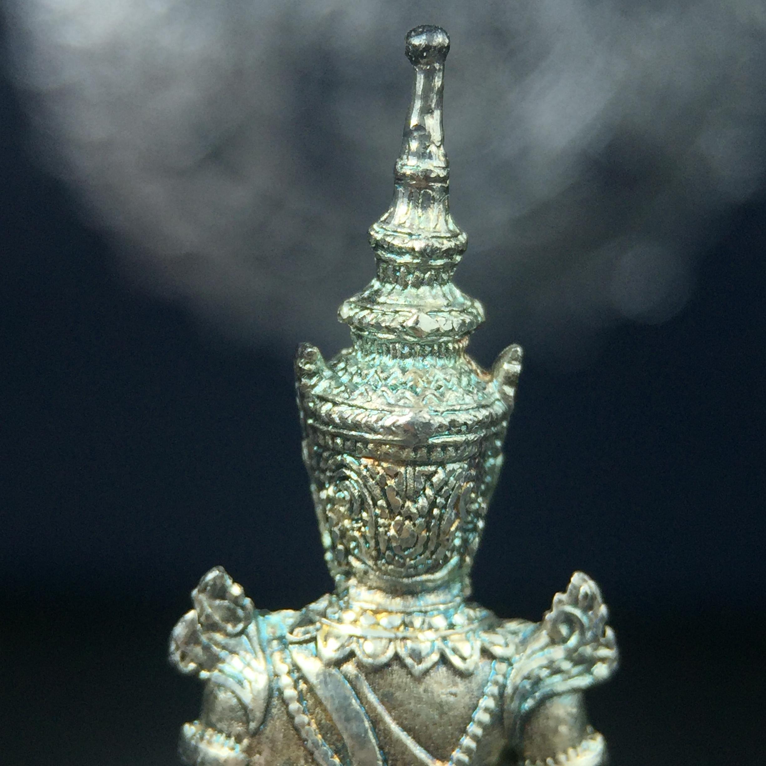 พระแก้วมรกต กรมสรรพสามิตจัดสร้างขึ้นเนื่องในโอกาสครบรอบ 64 ปีของกรมสรรพสามิต และเนื่องในวโรกาสที่พระบาทสมเด็จพระเจ้าอยู่หัวทรงครองราชย์ครบ50ปีเมื่อ พ.ศ.2539 เนื้อเงินทรายนวลขัดเงา(ผิวเดิมๆขึ้นสีรุ้งธรรมชาติสวย(สเน่ห์พระเนื้อเงินสีสันที่ธรรมชาติสรรค์สร้าง)