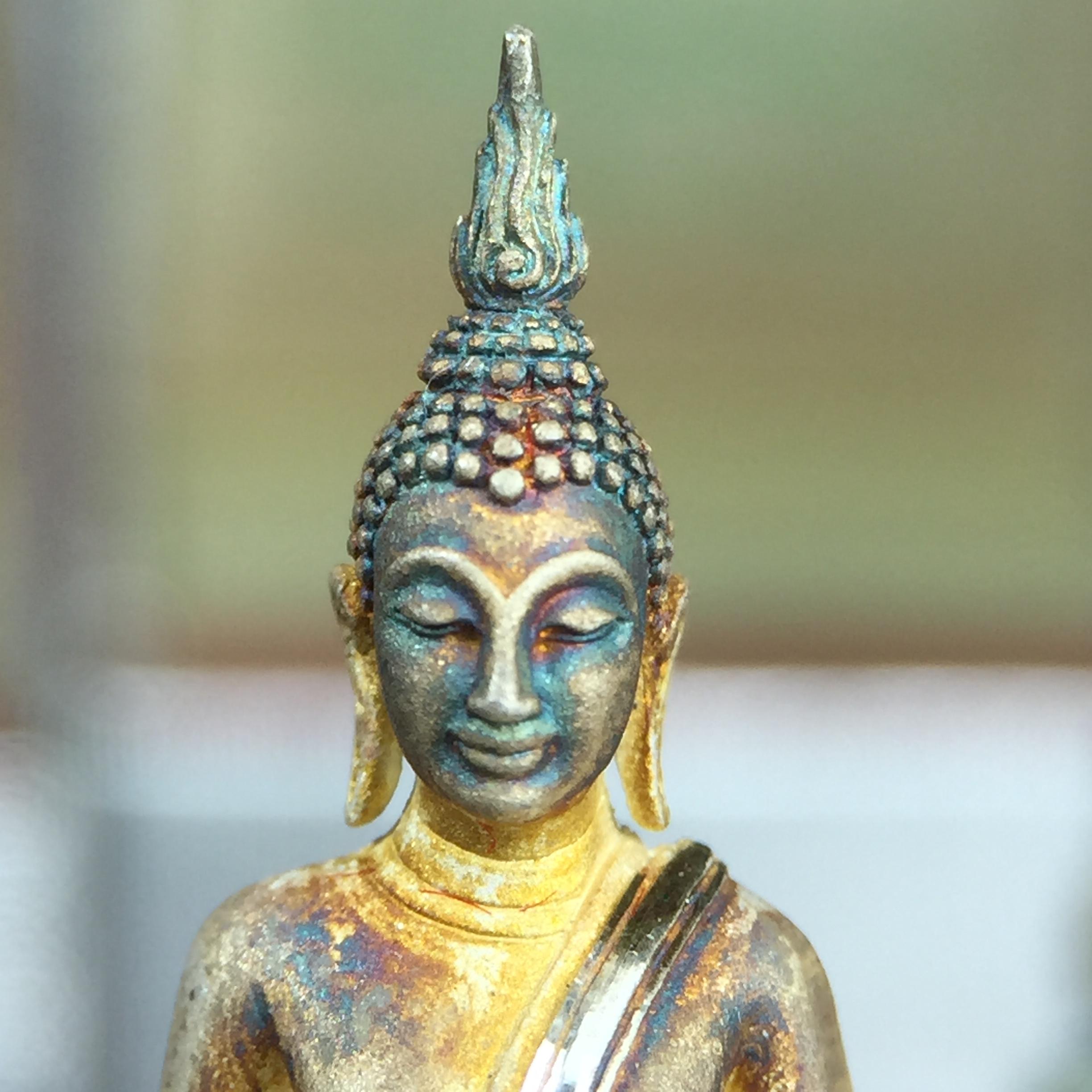 พระกริ่ง+พระชัยวัฒน์พระพุทธนวราชบพิตร ครองสิริราชสมบัติครบ 50 ปี พ.ศ.2540 เนื้อเงินผิวเดิมๆขึ้นสีรุ้งธรรมชาติแบบนิยม(หายาก)(สีสันที่ธรรมชาติสรรค์สร้าง)พร้อมกล่องบรรจุเดิมครบ(1ชุด 2 องค์)1 ใน 9500 ชุด