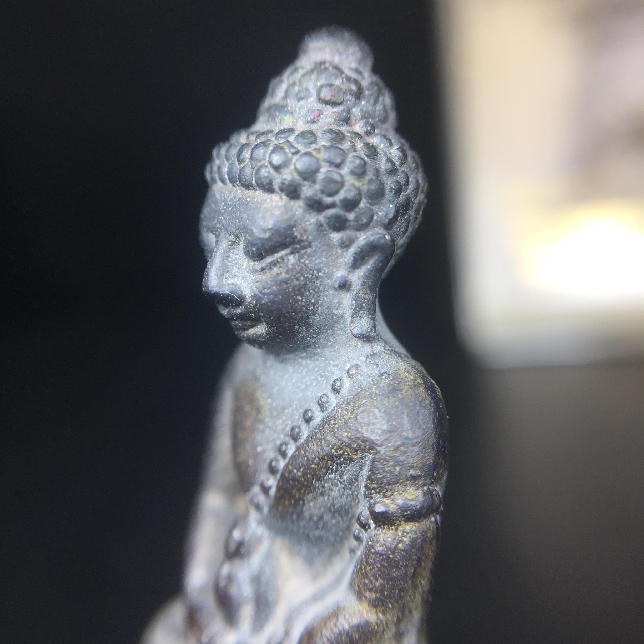 พระกริ่งชินบัญชรฉลองพระชันษา 100 ปี สมเด็จพระญาณสังวร วัดบวรนิเวศวิหาร ปี 2556 เนื้อนวโลหะผสมทองคำก้นทองแดง พิธีใหญ่ มวลสารเด่น นิยม(1 ใน 2556 องค์)