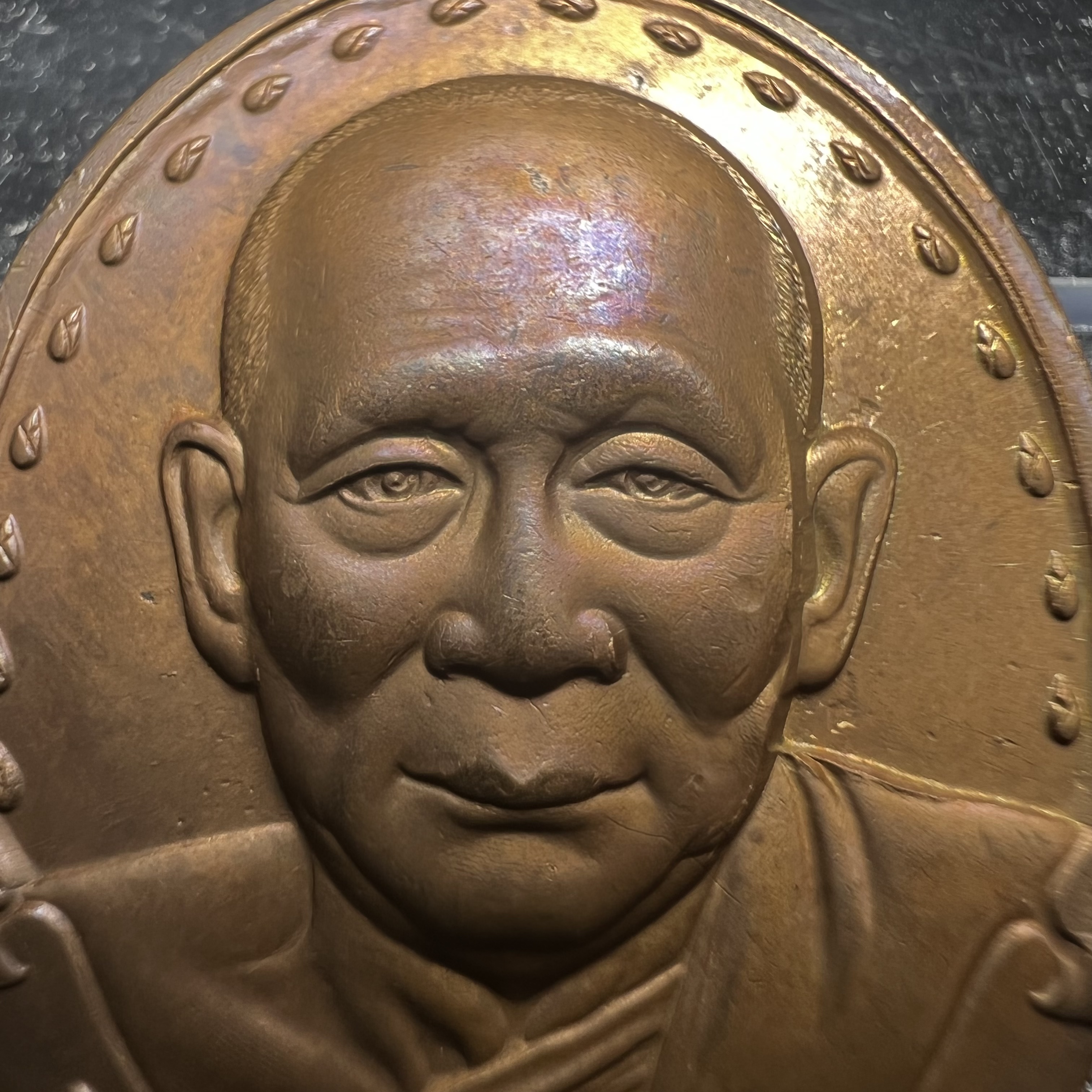 เหรียญรูปเหมือนรุ่นแรก สมเด็จพระญาณสังวร วัดบวรนิเวศวิหาร ปี2528 เนื้อทองแดง(บล็อกนิยม วงเดือน-เขยื้อน)สภาพสวยหายาก