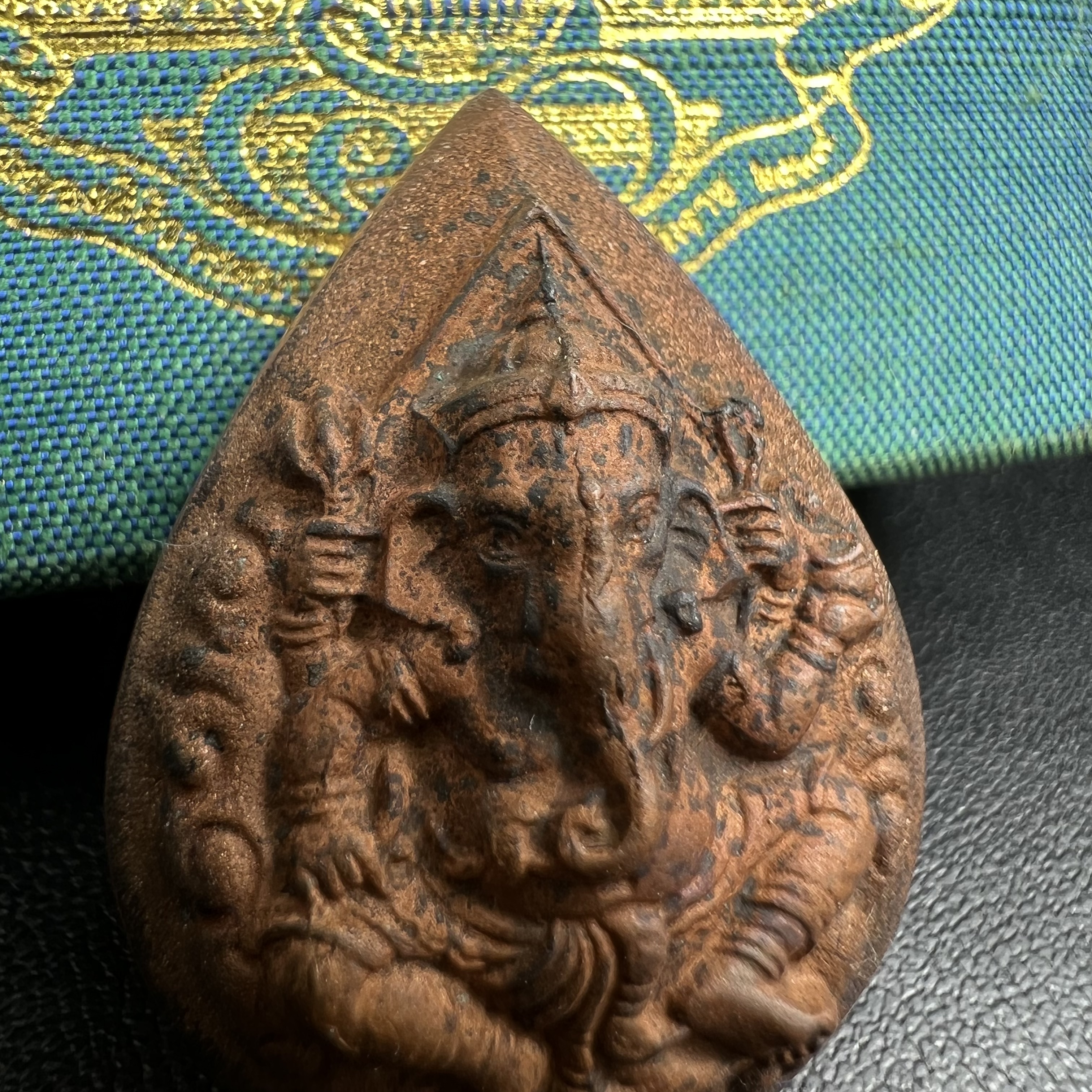 เหรียญพระพิฆเนศวร ญสส. ชุดกาญจนาภิเษกครองราชย์ 50 ปี พุทธศักราช 2538 วัดบวรนิเวศวิหาร พิมพ์ใหญ่(2.9 ซม.) เนื้อทองทิพย์ สภาพสวยเดิมพร้อมกล่องบรรจุเดิม ตอกโค๊ดหมายเลขกำกับ(คัดสภาพสวยเดิม พิธีใหญ่ พุทธศิลป์งดงาม)