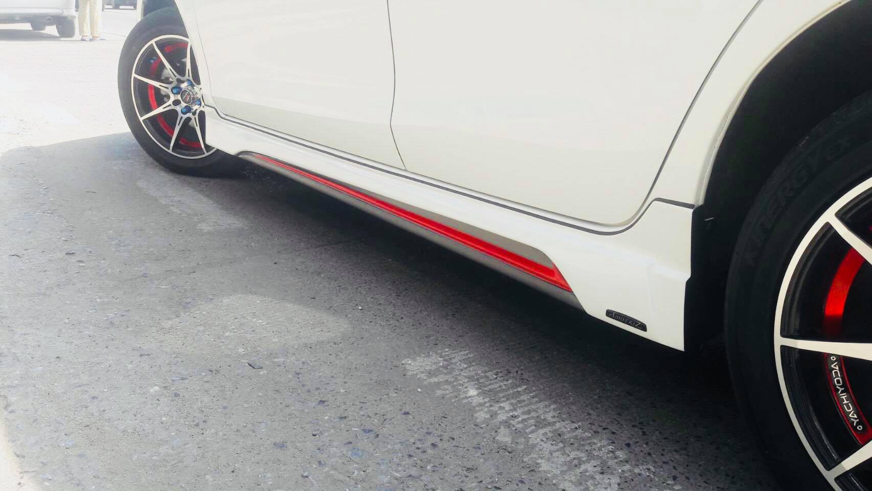 Toyota Yaris ATIV hatchback and sedan bodykits by Amotriz