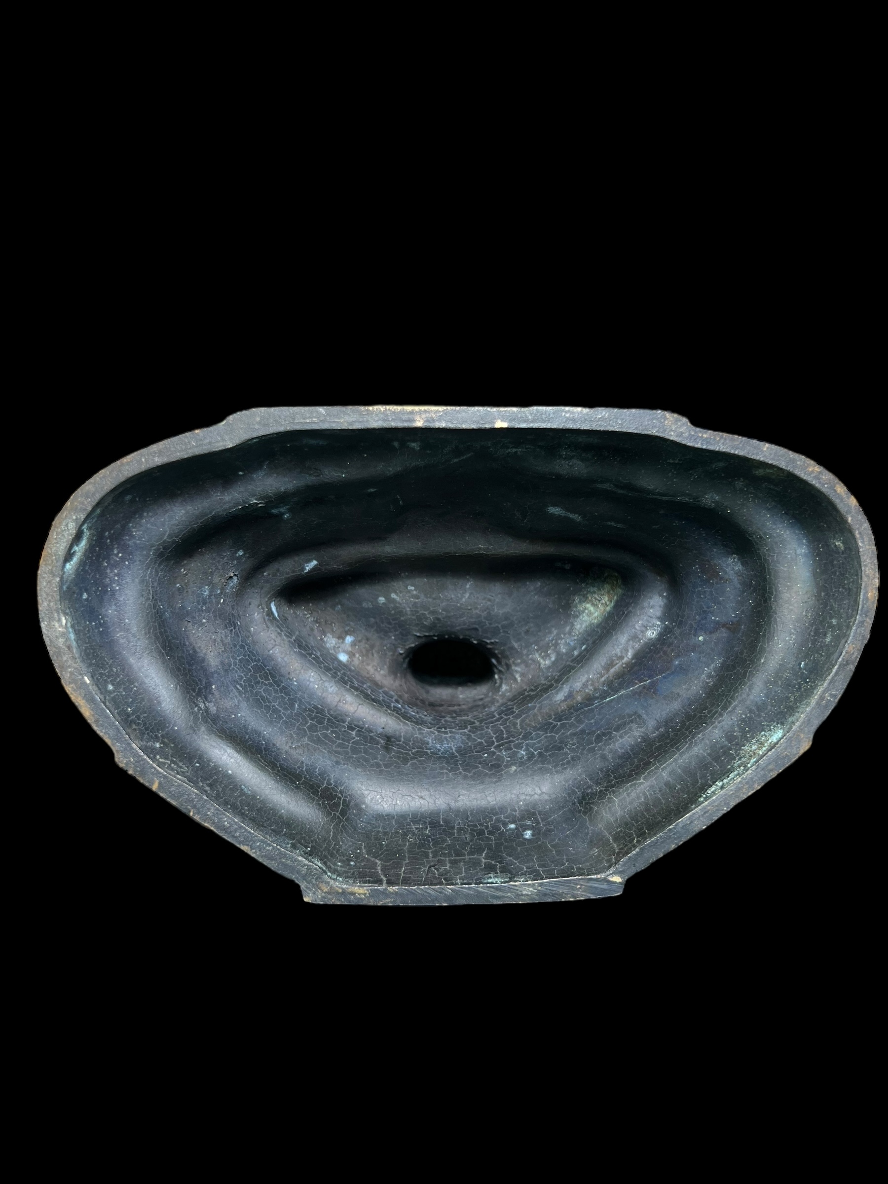 พระพุทธรูปบูชา ภปร. ปี 2508 วัดบวรนิเวศวิหาร บล็อกกษาปณ์(หนังไก่) หน้าตัก5นิ้ว(ที่สุดของพระบูชา ภปร. วัดบวรนิเวศวิหาร)องค์สภาพผิวเดิมสวยมาก ผิวรมดำ ขึ้นรุ้งๆสวยมาก (สภาพแบบนี้หายากแนะนำ)