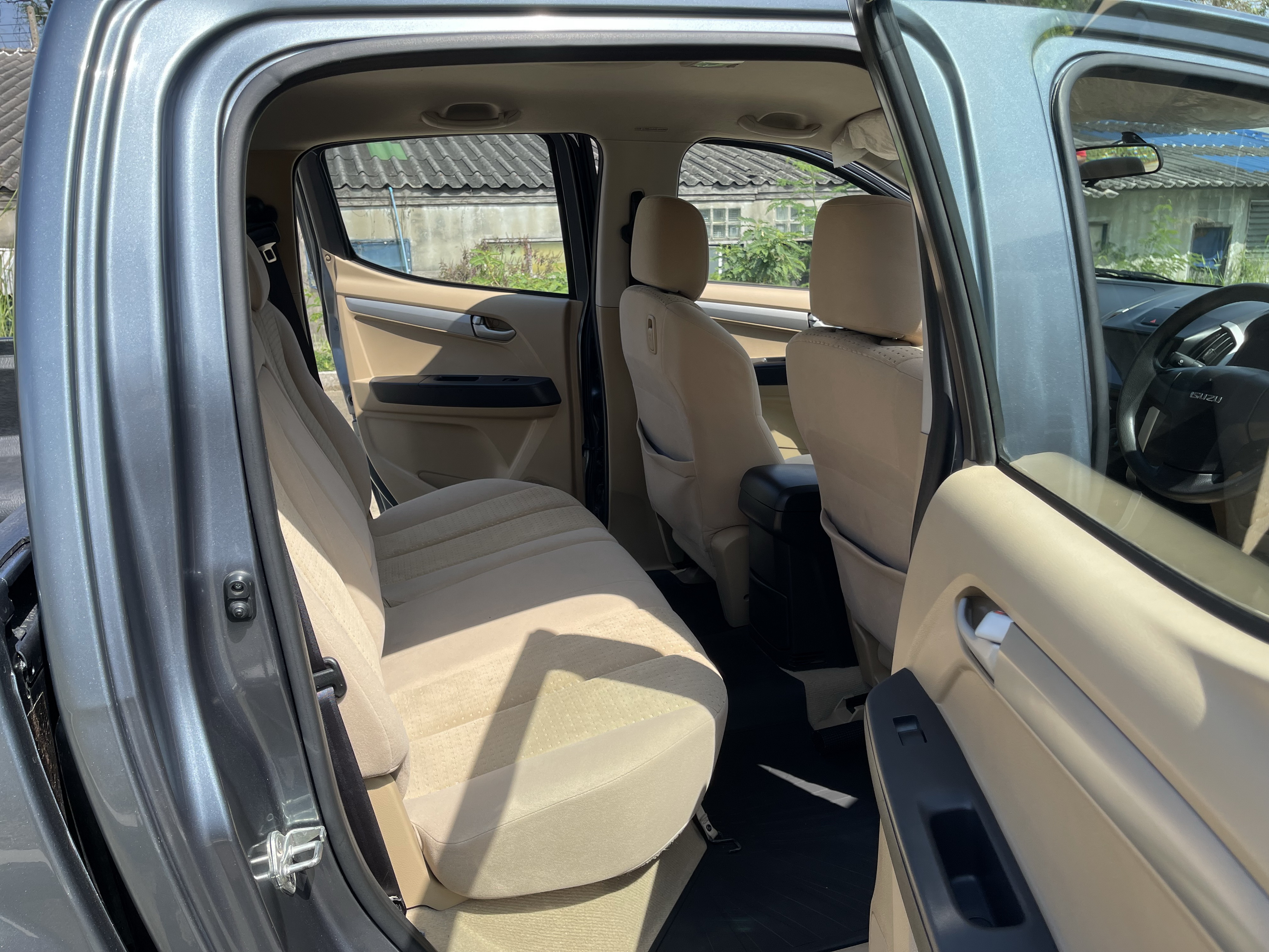 Isuzu Dmax All New 4ประตู 2.5 L 2012 เทา