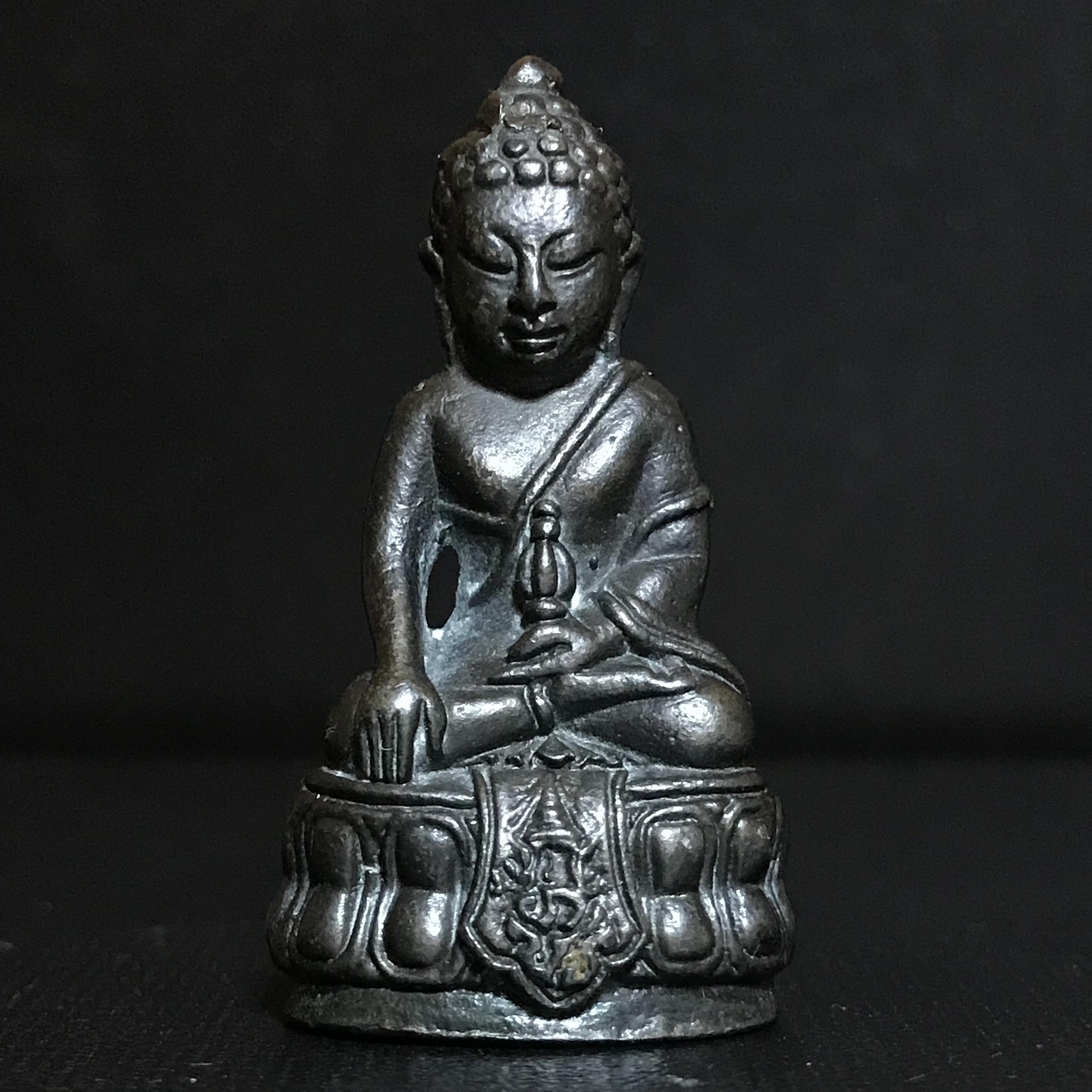 พระกริ่ง ภปร รุ่นสร้างหอพระมหาวิทยาลัยธรรมศาสตร์ ปี2542 เนื้อนวโลหะ มหาพิธี 3วาระอันยิ่งใหญ่(1ใน5000องค์)