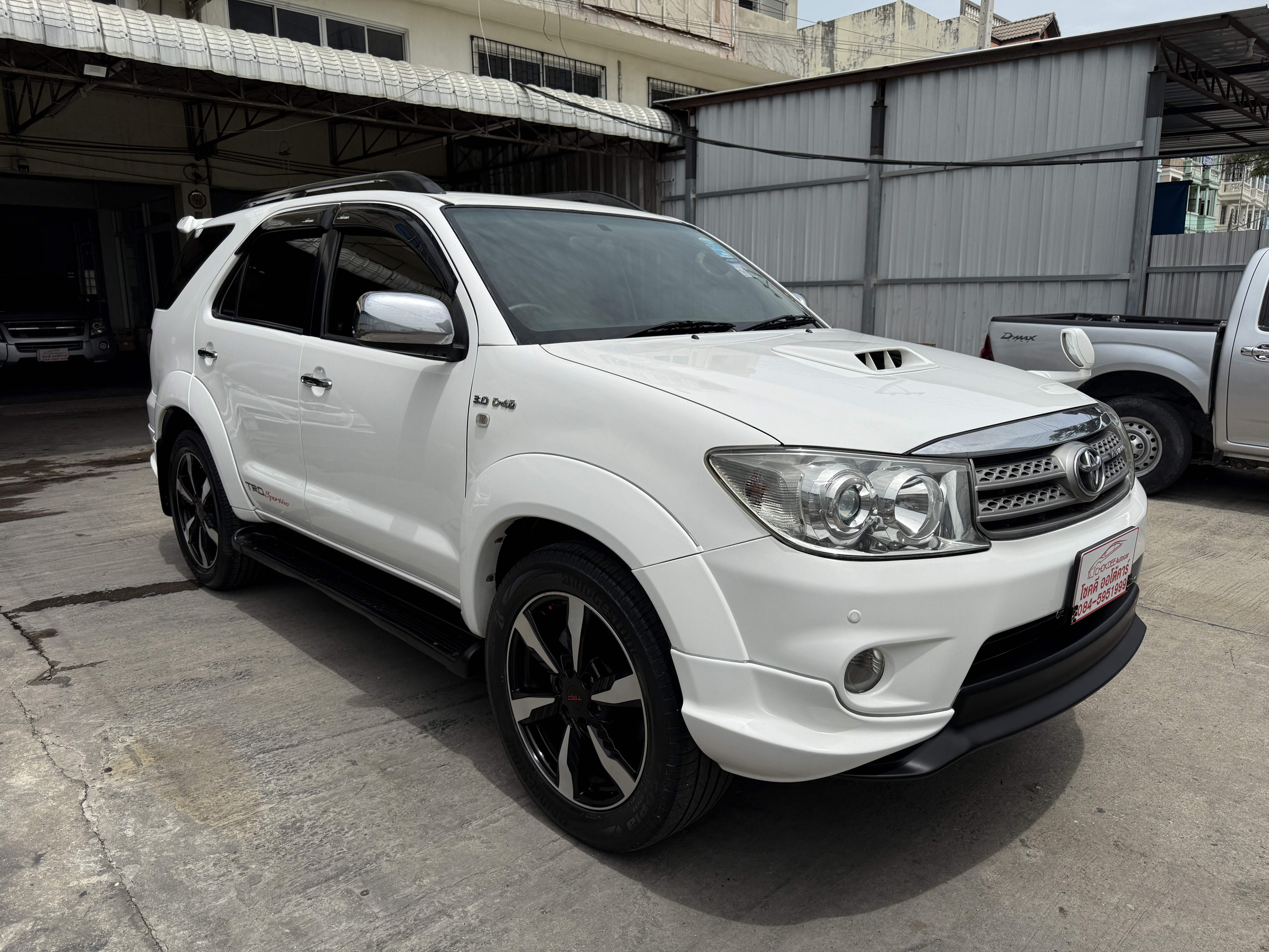 Toyota Fortuner 3.0 V 4WD TRD Sportivo At 2011 ขาว