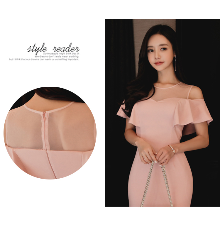 ชุดเดรสสีชมพูอมส้มเข้ารูป โชว์ไหล่ แขนระบาย สวยเรียบหรูดูดี มีสไตล์