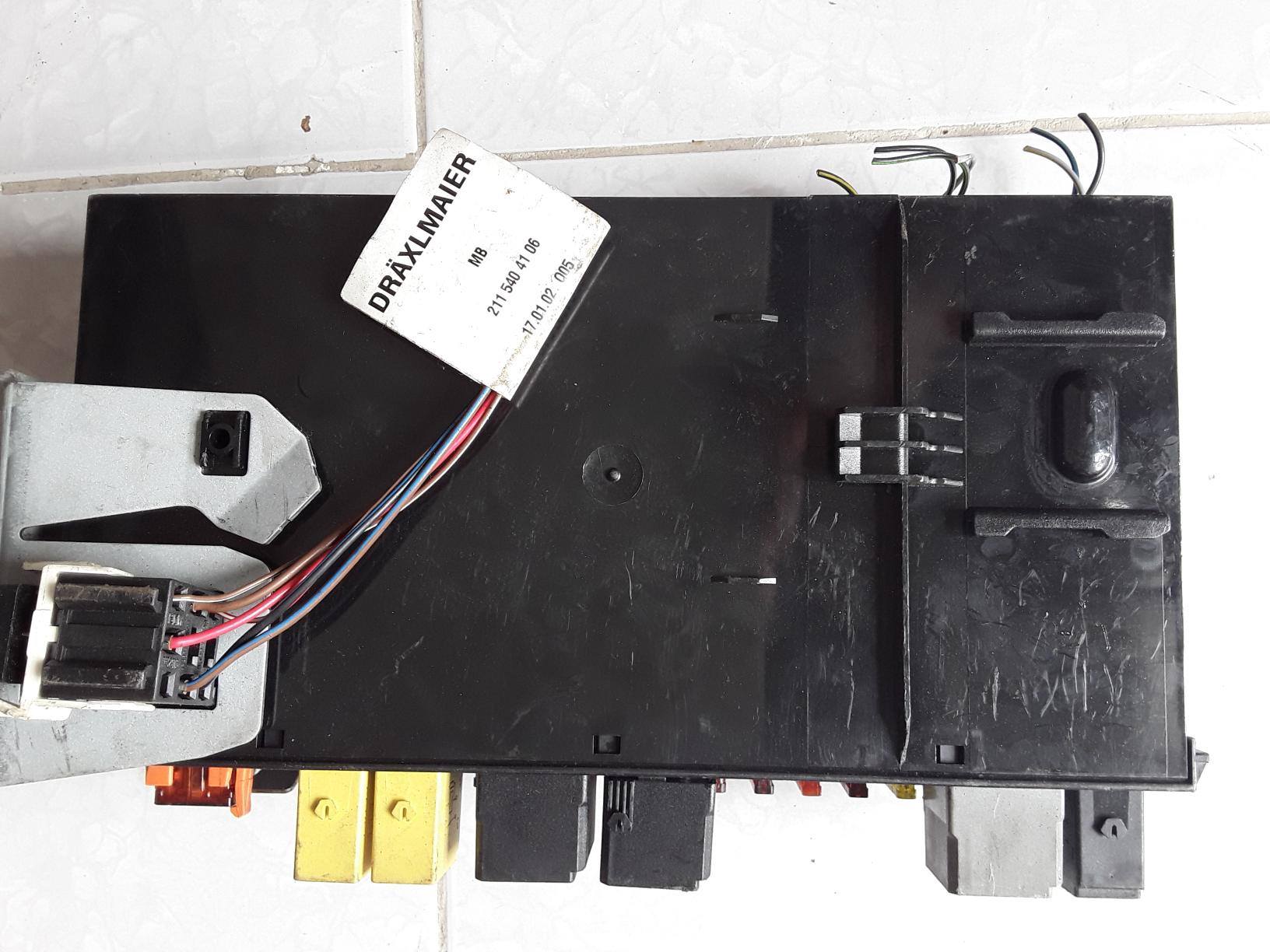 กล่องแซมหลังBENZ W211