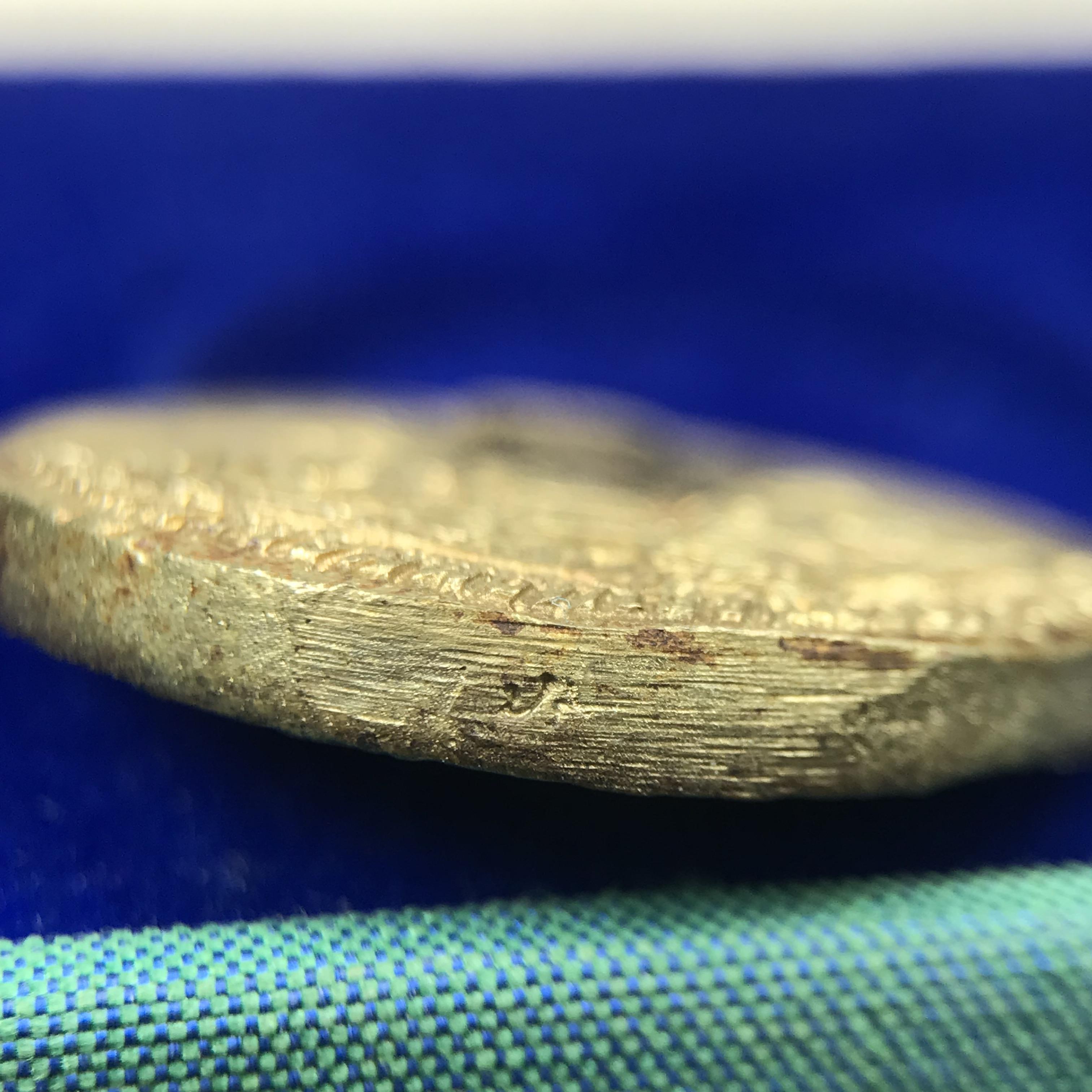 เหรียญรูปเหมือนพระญาณวิทยาคมเถร (หลวงพ่อคูณ ปริสุทโธ)ชุดกาญจนาภิเษกครองราชย์ครบ 50 ปี วัดบวรนิเวศวิหาร ปี พ.ศ. 2538 เนื้อบรอนซ์ทอง(จัดสร้างได้เหมือนหลวงพ่อคูณมาก มีรายละเอียดและความคมชัดสูง ลูกศิษย์ท่านไม่ควรพลาด วิจิตรศิลป์และพุทธศิลป์งดงาม)พิธีใหญ่