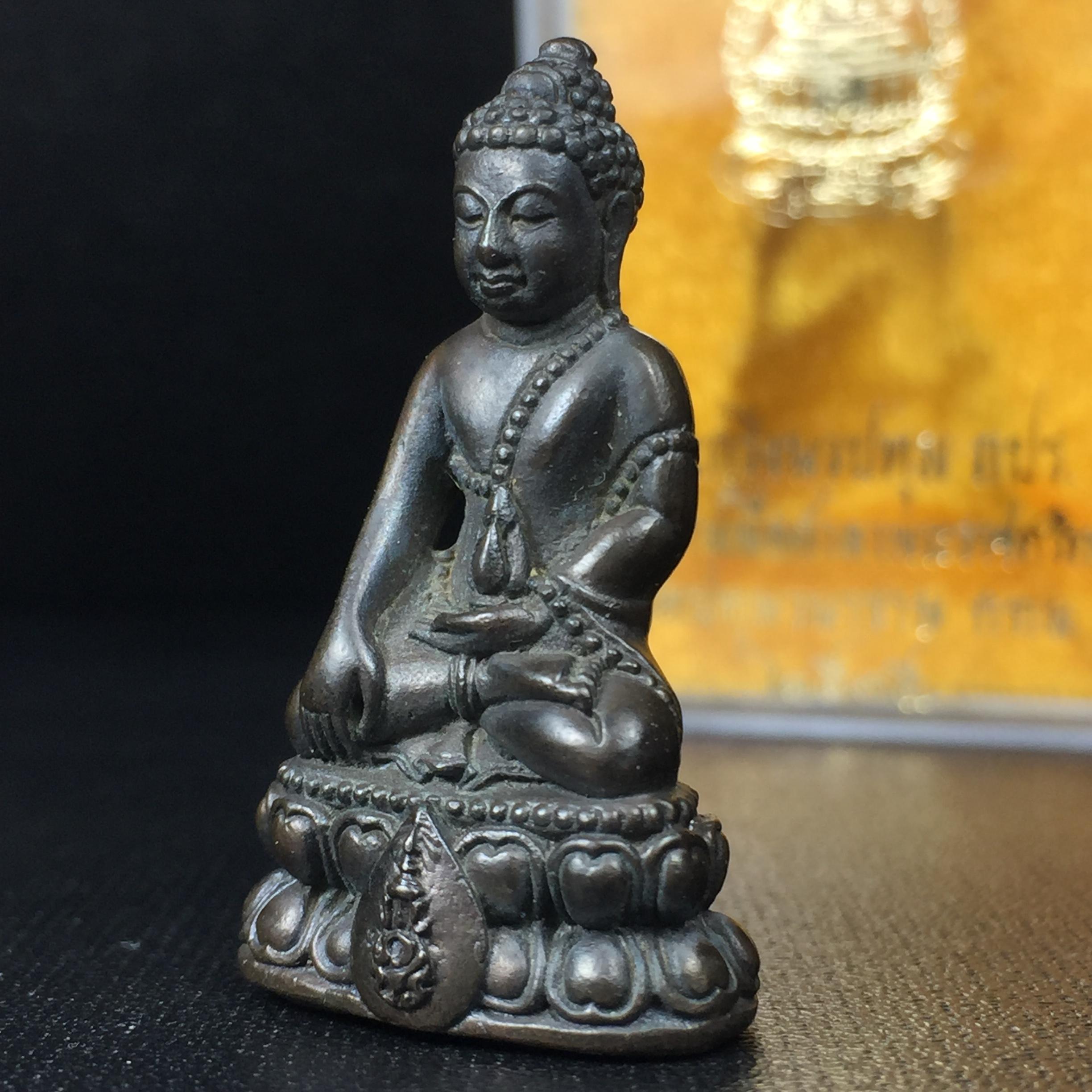 พระกริ่งนวปทุม ภปร. วัดปทุมวนาราม เนื้อนวโลหะ ปี2535(ในหลวงรัชกาลที่9เสด็จเททอง)หายาก 1ใน3000องค์