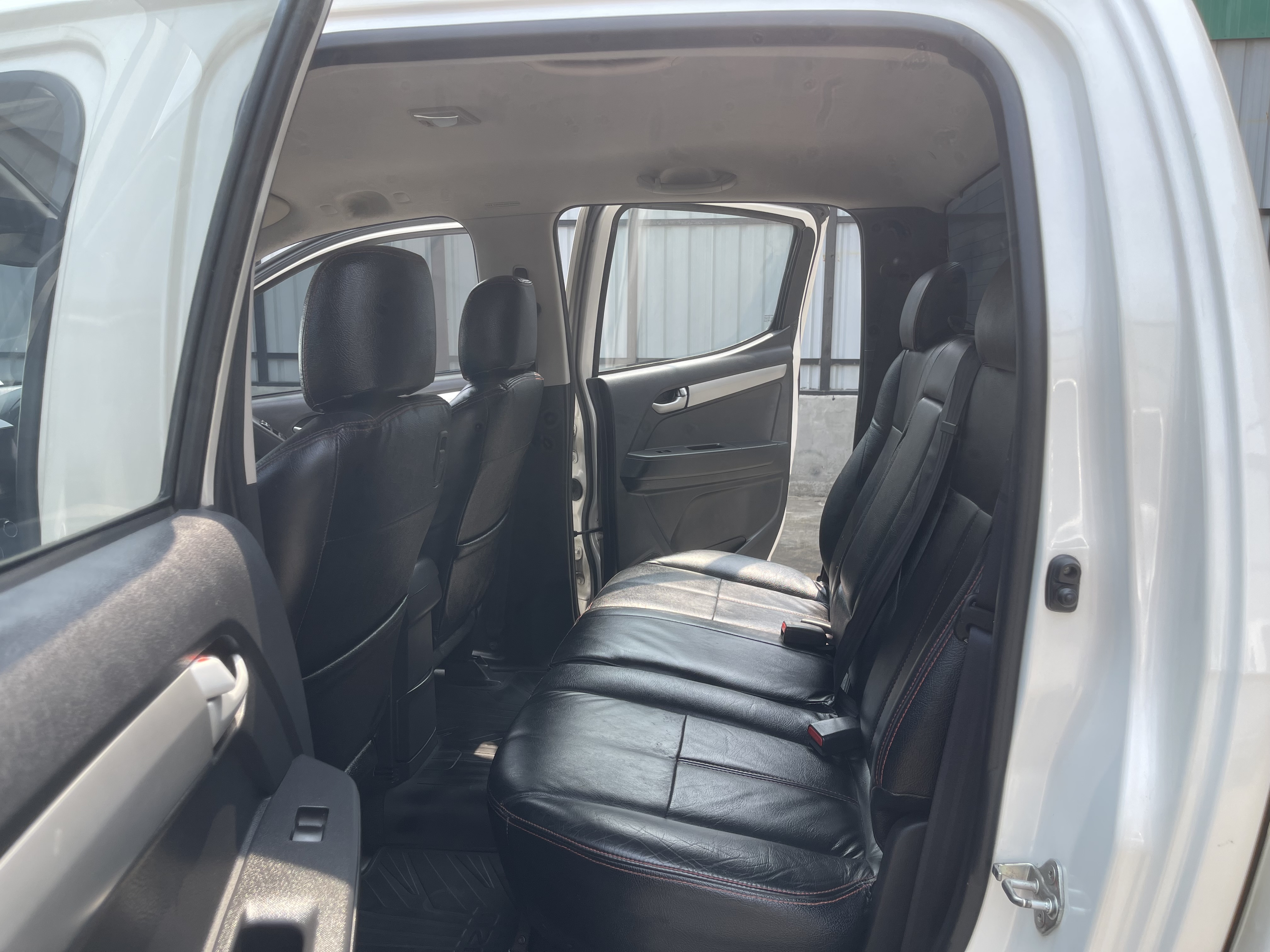 Isuzu Dmax All New 4ประตู Hilander 2.5 Vgs Z Dvd 2013 ขาวมุก