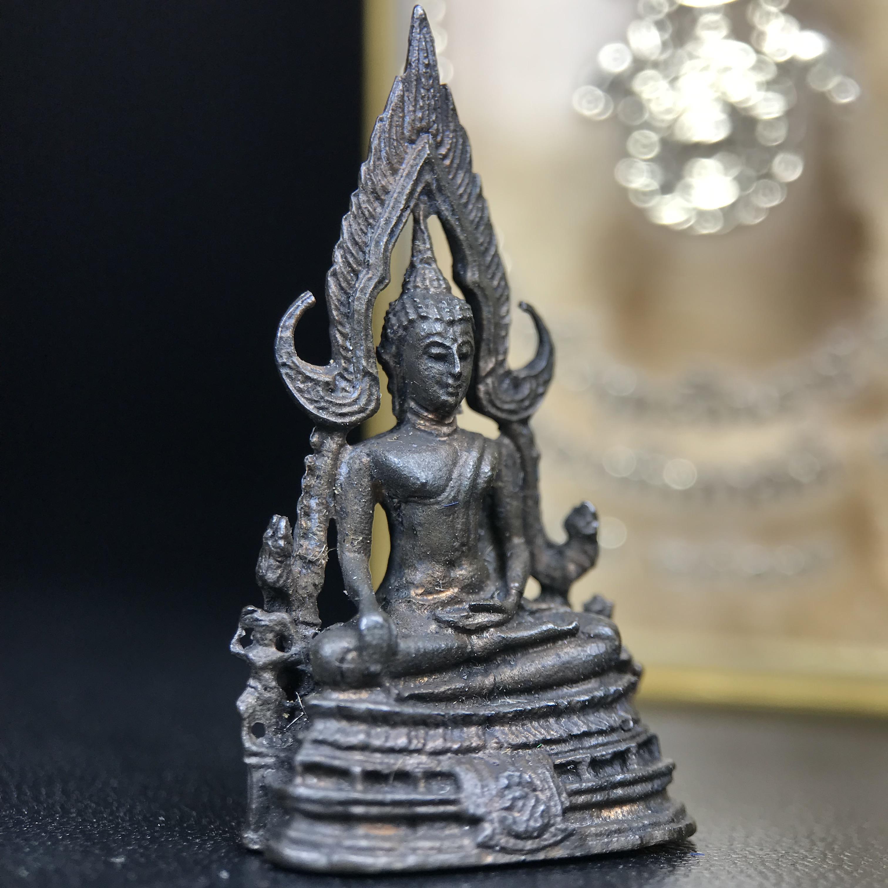 กริ่งพระพุทธชินราช ภปร. กองทัพภาคที่3จัดสร้าง ปี2517 เนื้อนวโลหะกล่องเดิม(คัดสภาพสวย)(หายาก)(ในหลวง ร.9 เสด็จในพิธี)พิธีมหาพุทธาภิเษกยื่งใหญ่โดยพระคณาจารย์ชื่อดังในยุคนั้นร่วมปลุกเสก 7วัน7คืน*** หลวงปู่โต๊ะ วัดประดู่ฉิมพลี ร่วมปลุกเสก***