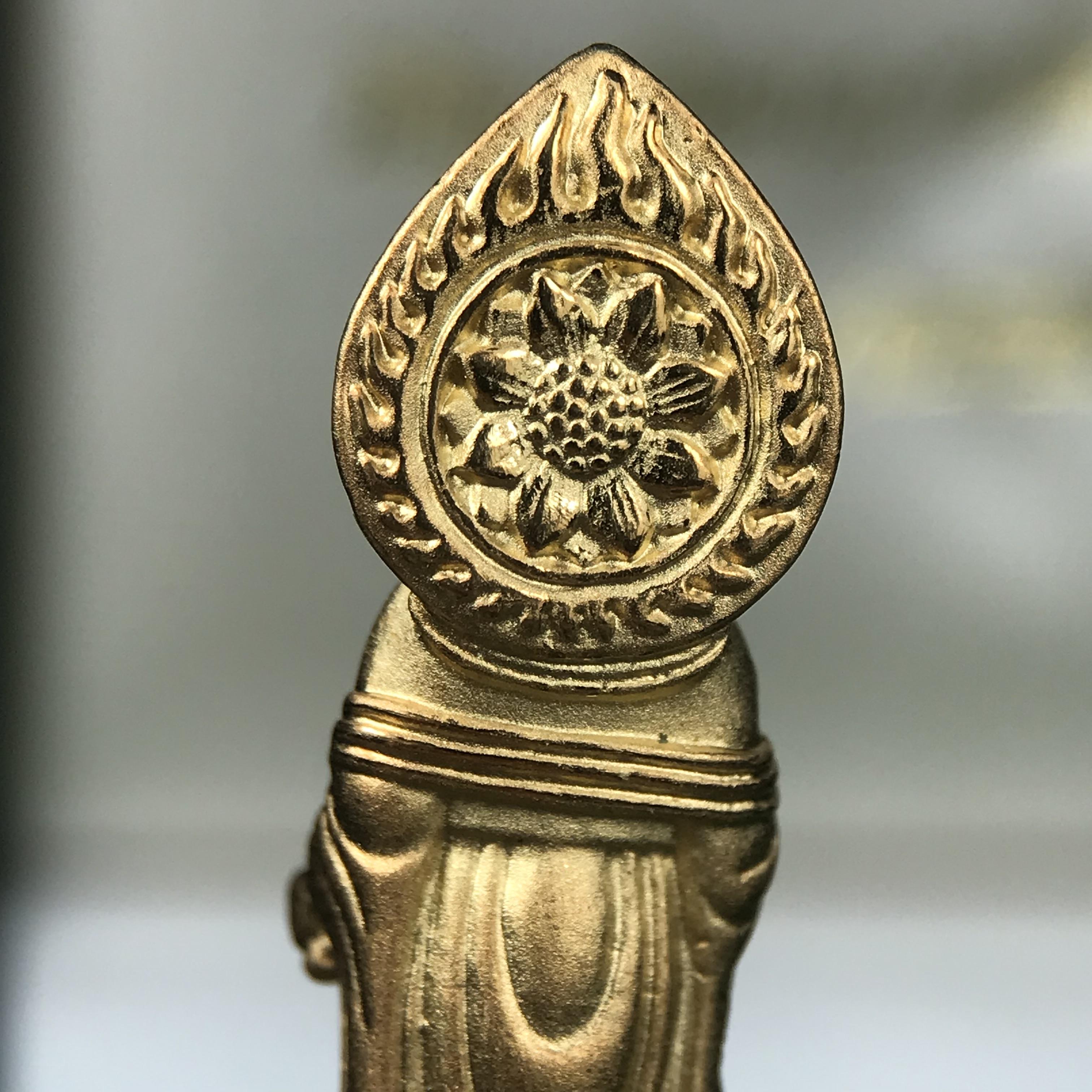 พระโพธิสัตว์อวโลกิเตศวร (เจ้าแม่กวนอิม) รุ่นฉลองปีกาญจนาภิเษก ปี 2540 เนื้อชุบทอง กะไหล่ทอง พ่น ทราย(สวยดุจทองคำ) เทศบาลนครหาดใหญ่จัดสร้างถวายเฉลิมพระเกียรติพระบาทสมเด็จพระเจ้าอยู่หัวทรงครองสิริราชสมบัติครบ 50 ปี(สภาพสวยเดิมพร้อมกล่องบรรจุเดิม)หายาก