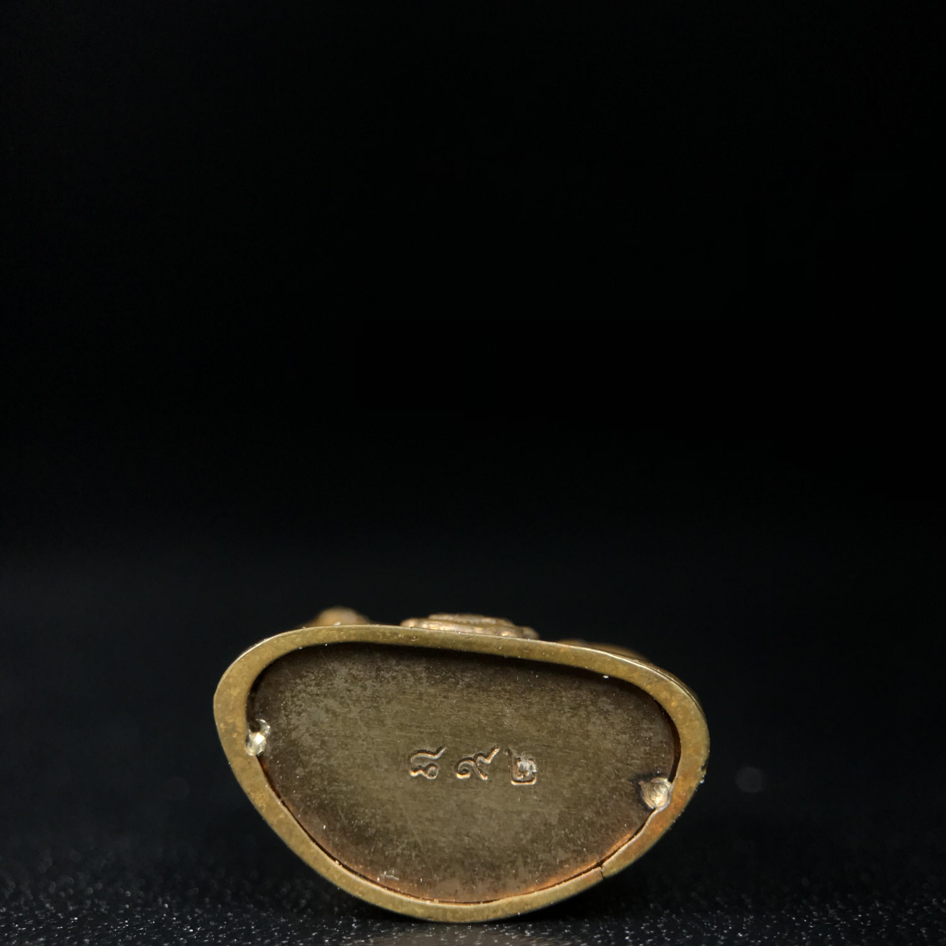 พระกริ่งไพรีพินาศ บรรจุเหล็กไหล ครั้งแรกและครั้งเดียวในประวัติศาสตร์ เฉลิมพระเกียรติ พระบาทสมเด็จพระเจ้าอยู่หัวรัชกาลที่9 พระชนมพรรษา 6 รอบ ปี2542 เนื้อสัมฤทธิ์(บรรจุเหล็กไหล)ดีนอก-ดีใน พิธีใหญ่ มวลสารเด่น (หายาก)