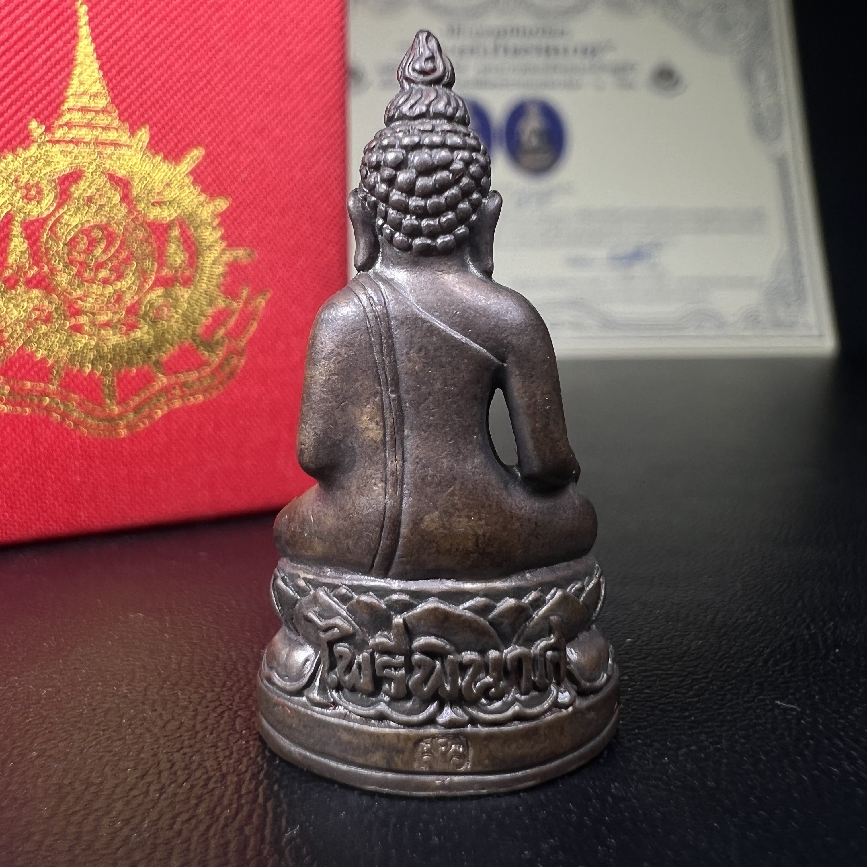 พระกริ่งไพรีพินาศ เฉลิมพระเกียรติ พระบาทสมเด็จพระเจ้าอยู่หัวรัชกาลที่9 พระชนมพรรษา 6 รอบ ปี2542 เนื้อนวโลหะผสมทองคำ(บรรจุเหล็กไหล)ดีนอก-ดีใน***องค์นี้สภาพสวยครบสมบูรณ์ มาพร้อมกล่องเดิมและใบรับรองจากผู้จัดสร้างแบบนี้หายากมาก***