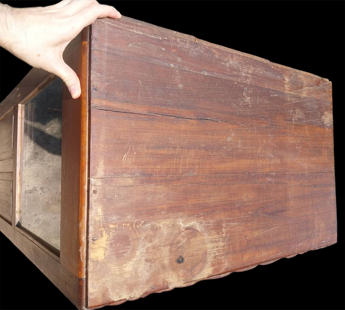 ตู้โชว์มือสอง(ชั้นบนกระจกเลื่อนพับเก็บ)ตำหนิตามรูป รับเอง