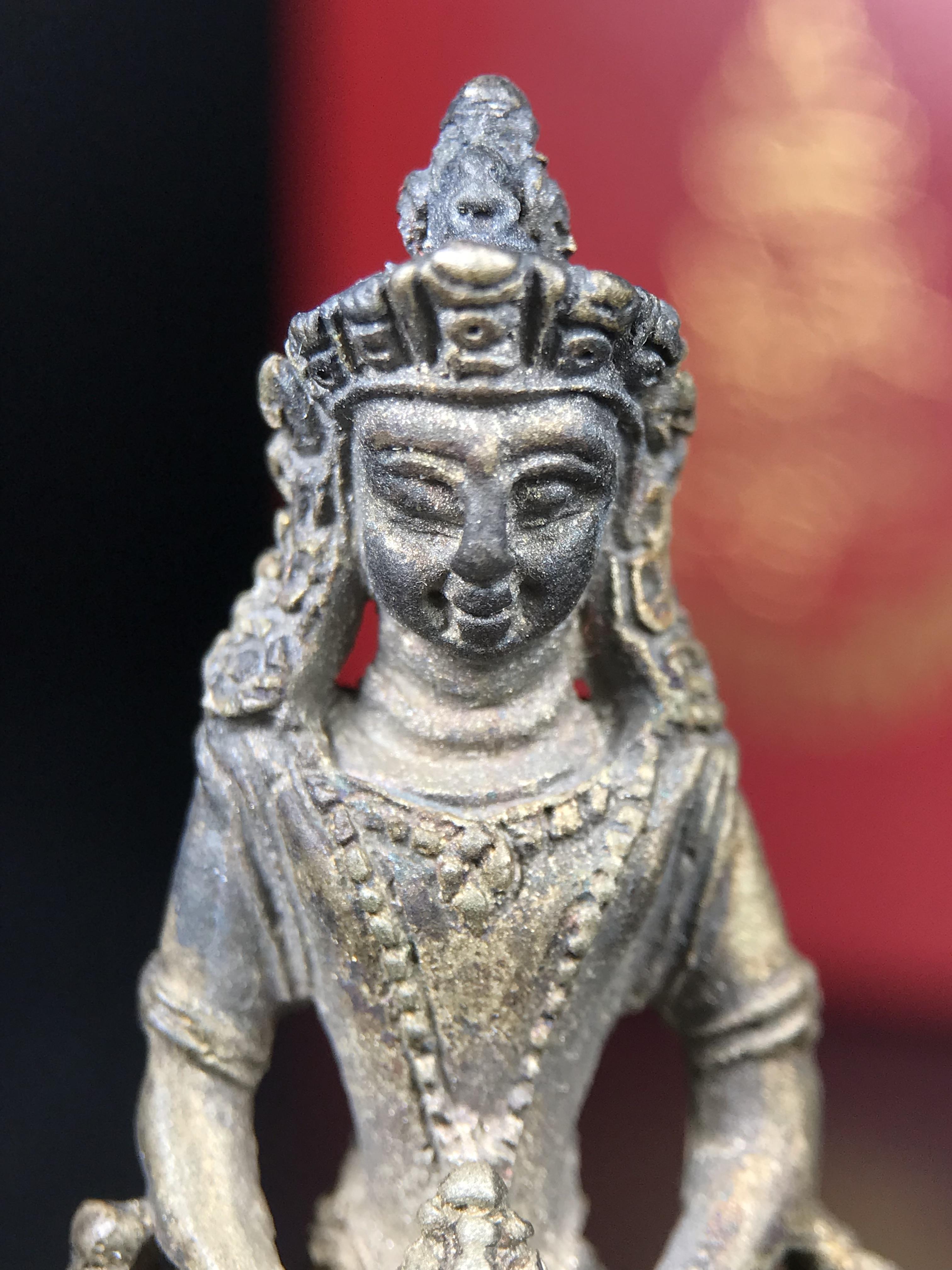 พระอวโลกิเตศวร (เจ้าแม่กวนอิม) วัดบวรนิเวศวิหาร ปี 2538 เนื้อเงินพ่นทราย อุดผงจิตรลดา เกศาสมเด็จพระสังฆราช วัดบวรนิเวศวิหาร(พบเจอน้อยหายาก)