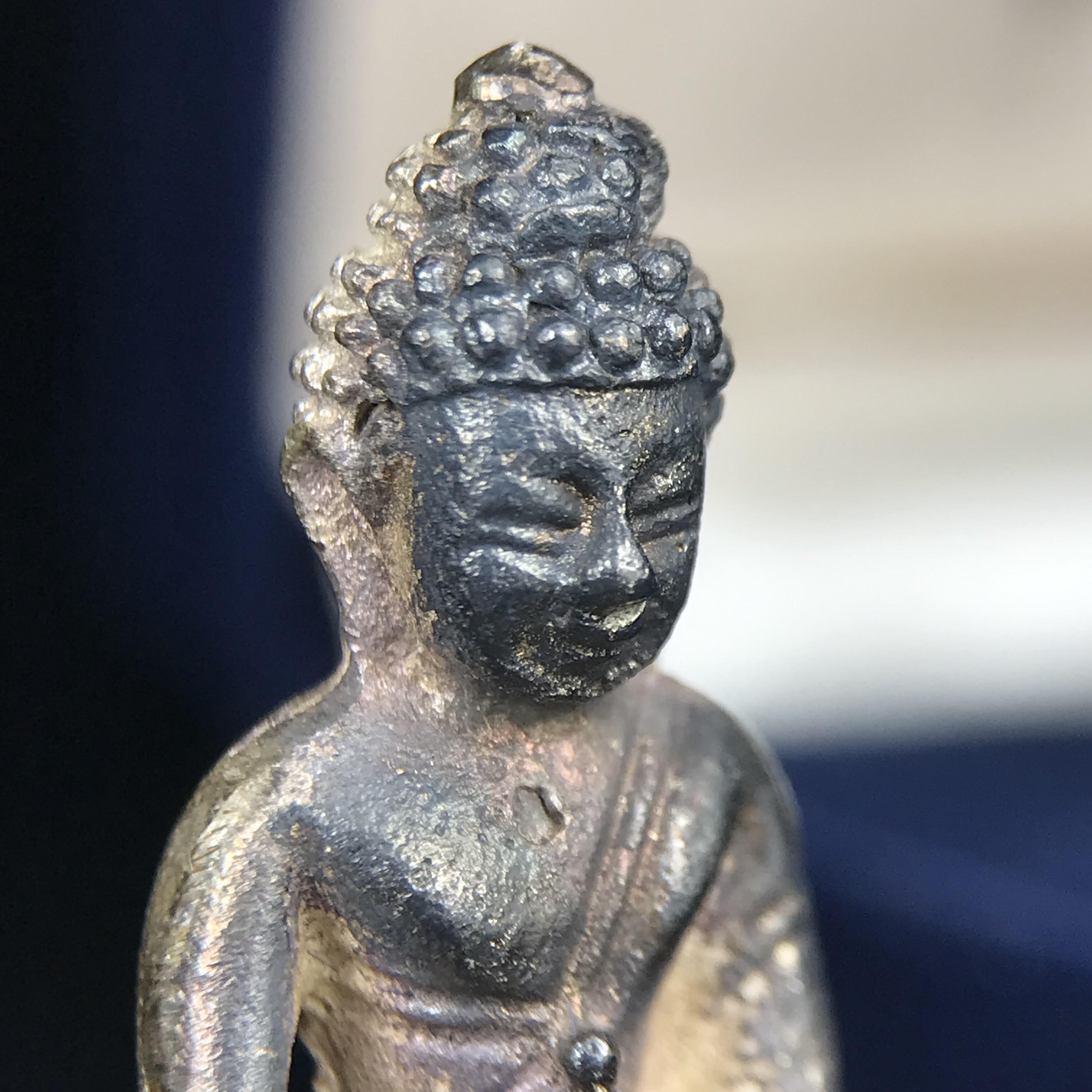 พระกริ่งศาสดา ภปร. วัดบวรนิเวศวิหาร ปี 2532 จัดสร้างในโอกาสสองทศวรรษรามาธิบดี เพื่อศูนย์การแพทย์สิริกิติ์ เนื้อเงิน(ผิวเดิมสวยงาม) (พิธีใหญ่ มวลสารมงคล สวยงามเข้มขลัง)สมเด็จพระญาณสังวร สมเด็จพระสังฆราชฯเสด็จเททอง***ตอกโค๊ตหมายเลข ๑๙๙๔***