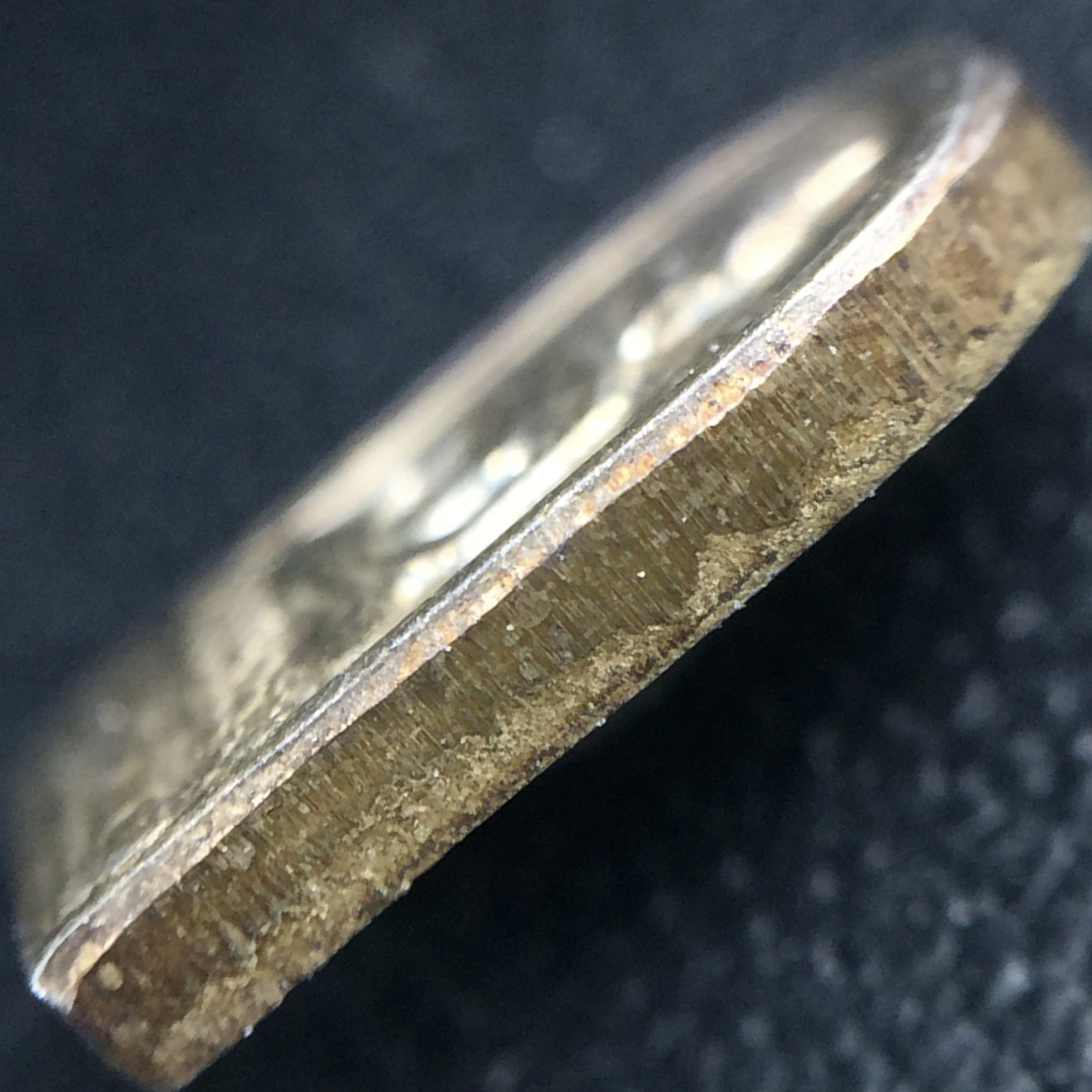 พระปรกใบมะขาม พระพุทธสิหิงค์ ภปร. ธรรมศาสตร์ 50ปี เนื้อเงิน(คัดสภาพสวยคมชัด ผิวเดิม หายาก)(ในหลวงรัชกาลที่9 เสด็จเททอง)(พระปรกใบมะขาม ภปร. รุ่นแรก) )(พิธีใหญ่ เกจิที่มีชื่อเสียงมาร่วมปลุกเสกจำนวนมาก ชนวนมาลสารเก่าเข้มขลัง )