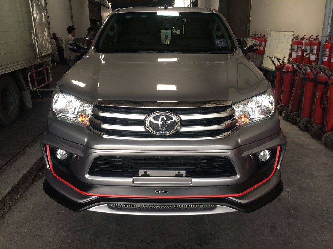 Toyota Revo Access body kits by Amotriz