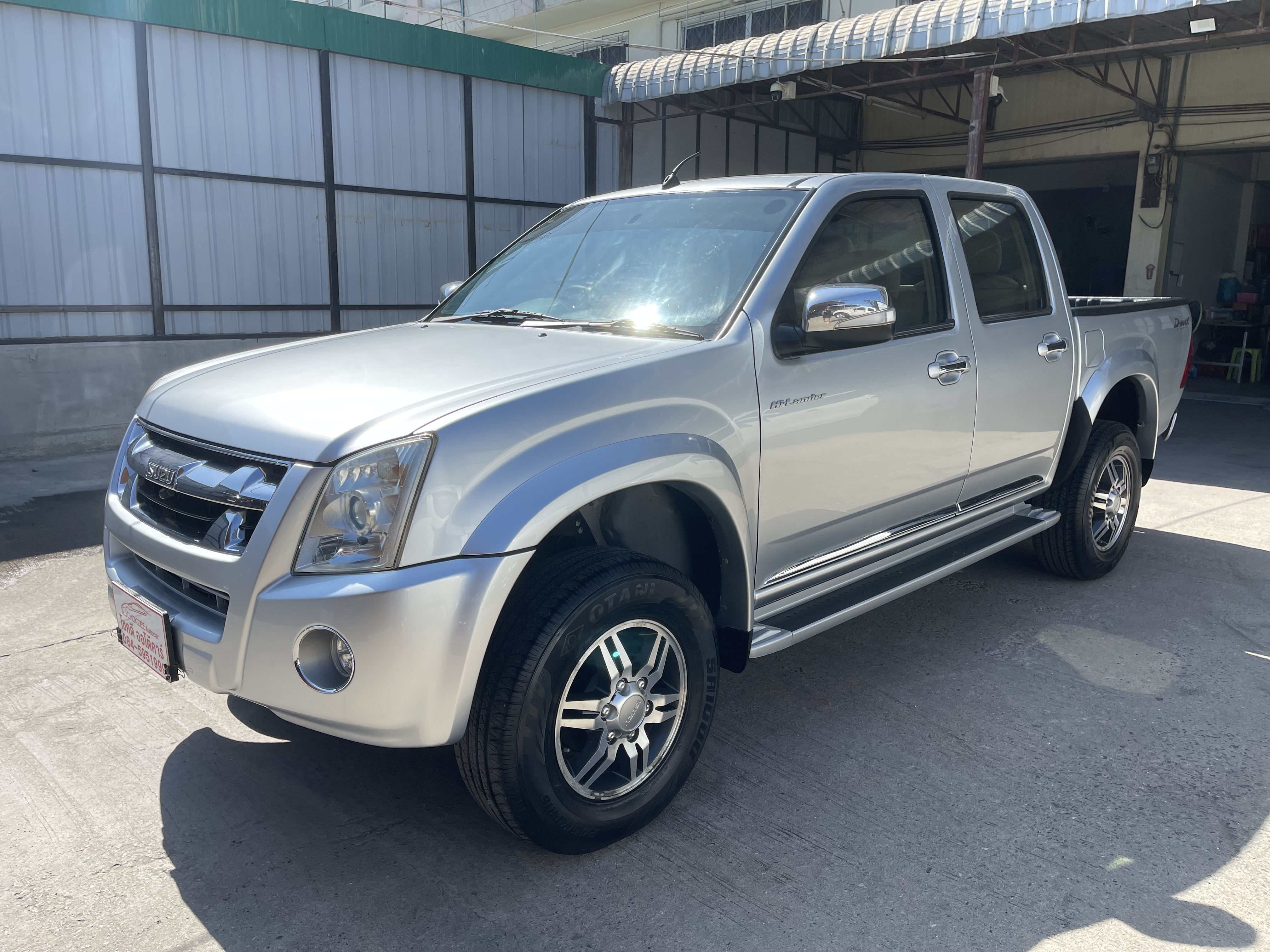Isuzu Dmax 4ประตู Hi-Lander 2.5 Abs Navi 2011 เงิน
