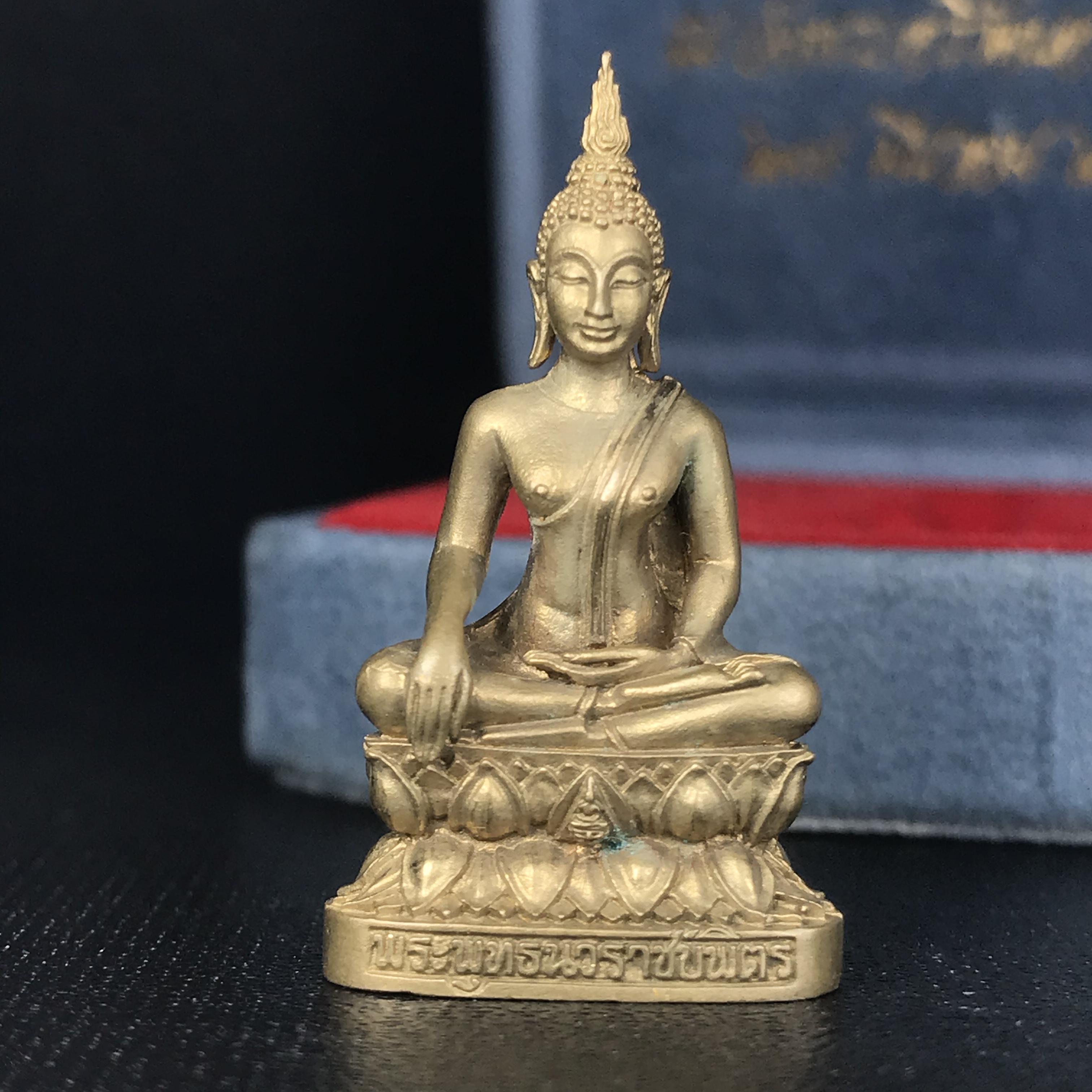 พระกริ่งพระพุทธนวราชบพิตร ครองสิริราชสมบัติครบ 50 ปี พ.ศ.2540 เนื้อทอง93 ชุดพระราชทาน(หายาก)