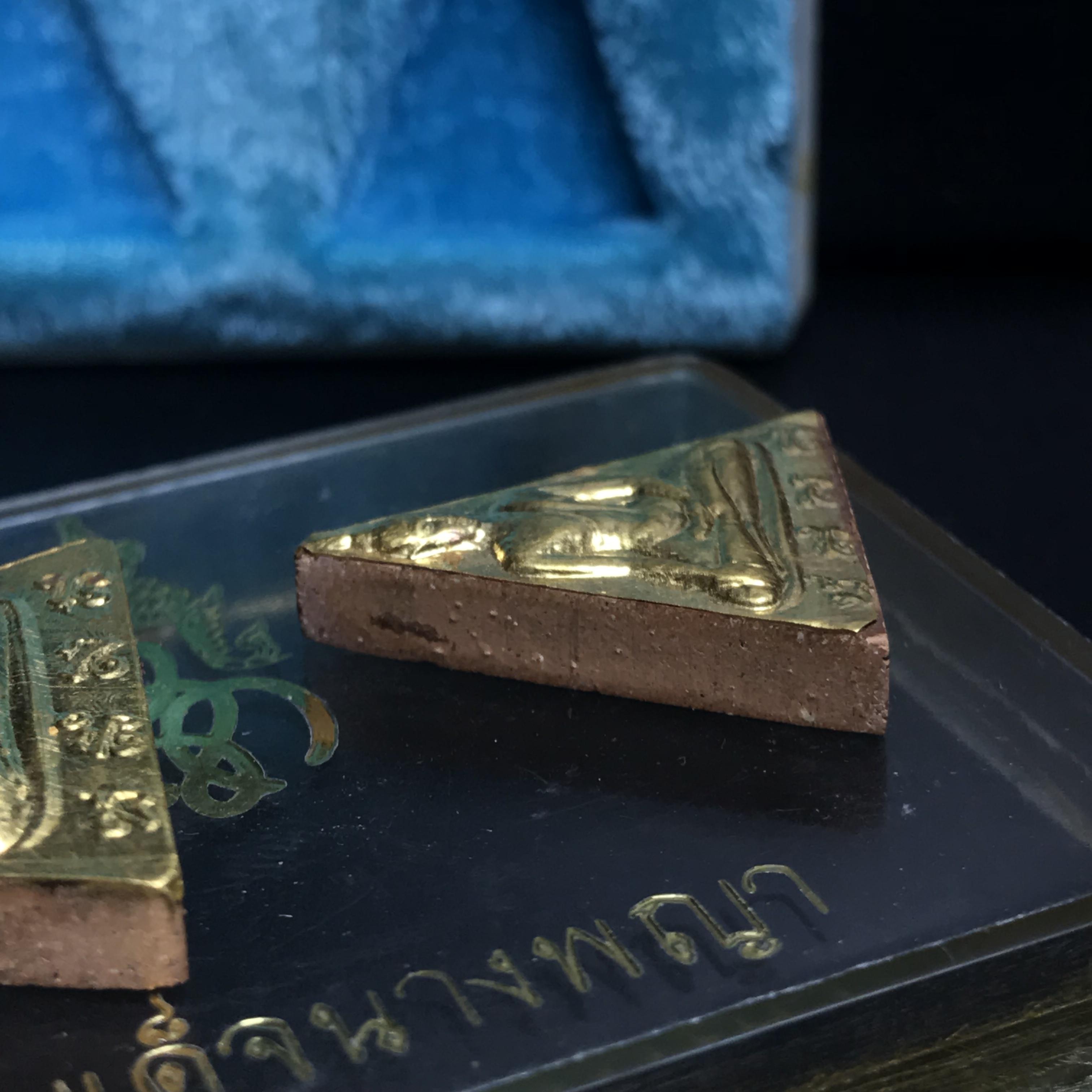 พระสมเด็จนางพญา สก. วัดบวรนิเวศวิหาร ปี2519 ชุดพิเศษกรรมการ หน้ากากทองคำ พิมพ์ใหญ่-เล็กกล่องบรรจุเดิม(ในหลวงรัชกาลที่9และสมเด็จพระราชินี เสด็จร่วมในพิธี)(พิธีใหญ่)(มวลสารดี)(พบเจอและหายากที่สุดในรุ่น)