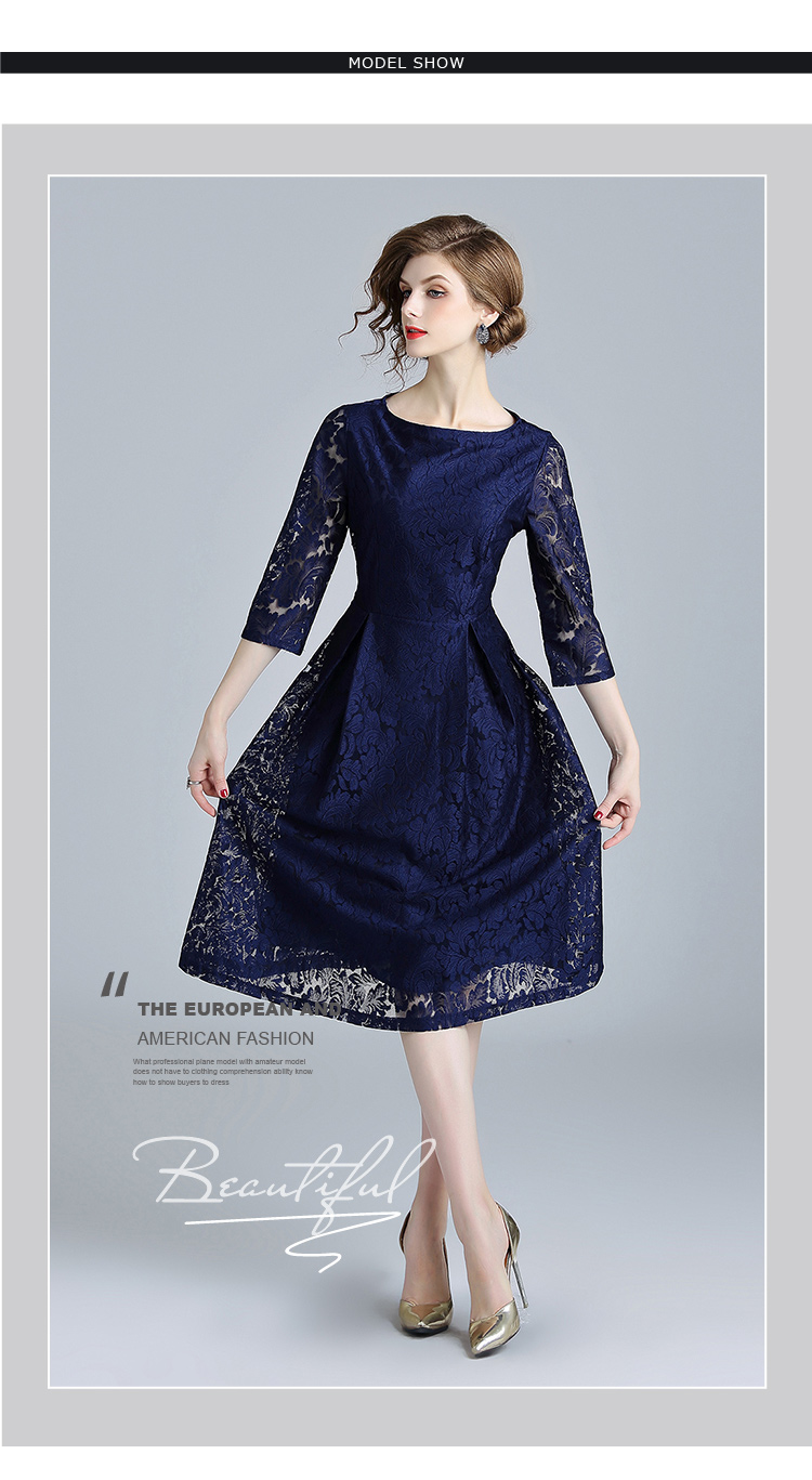 ชุดเดรสสั้นผ้าลูกไม้สีน้ำเงินเข้ม คอปาด แขนสามส่วน กระโปรงทรงเอบาน สวยดูดี