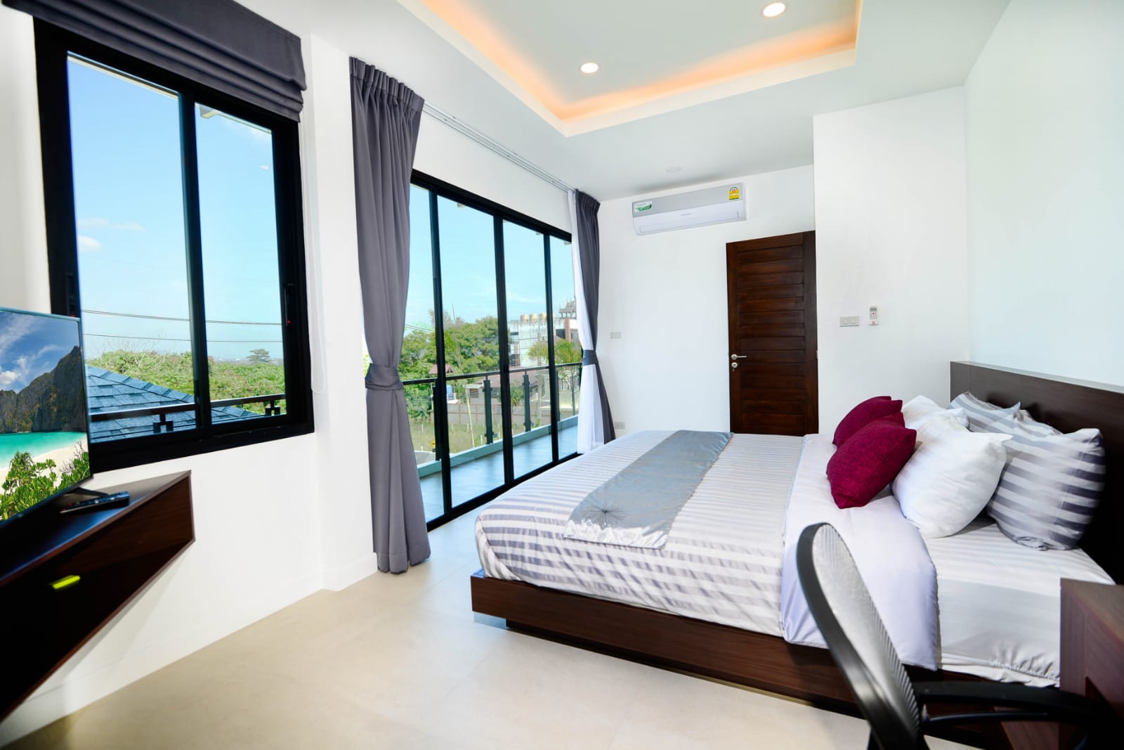 For Rent : Nai Harn, New Pool Villa 2 story, 3 bedrooms 3 bathrooms.