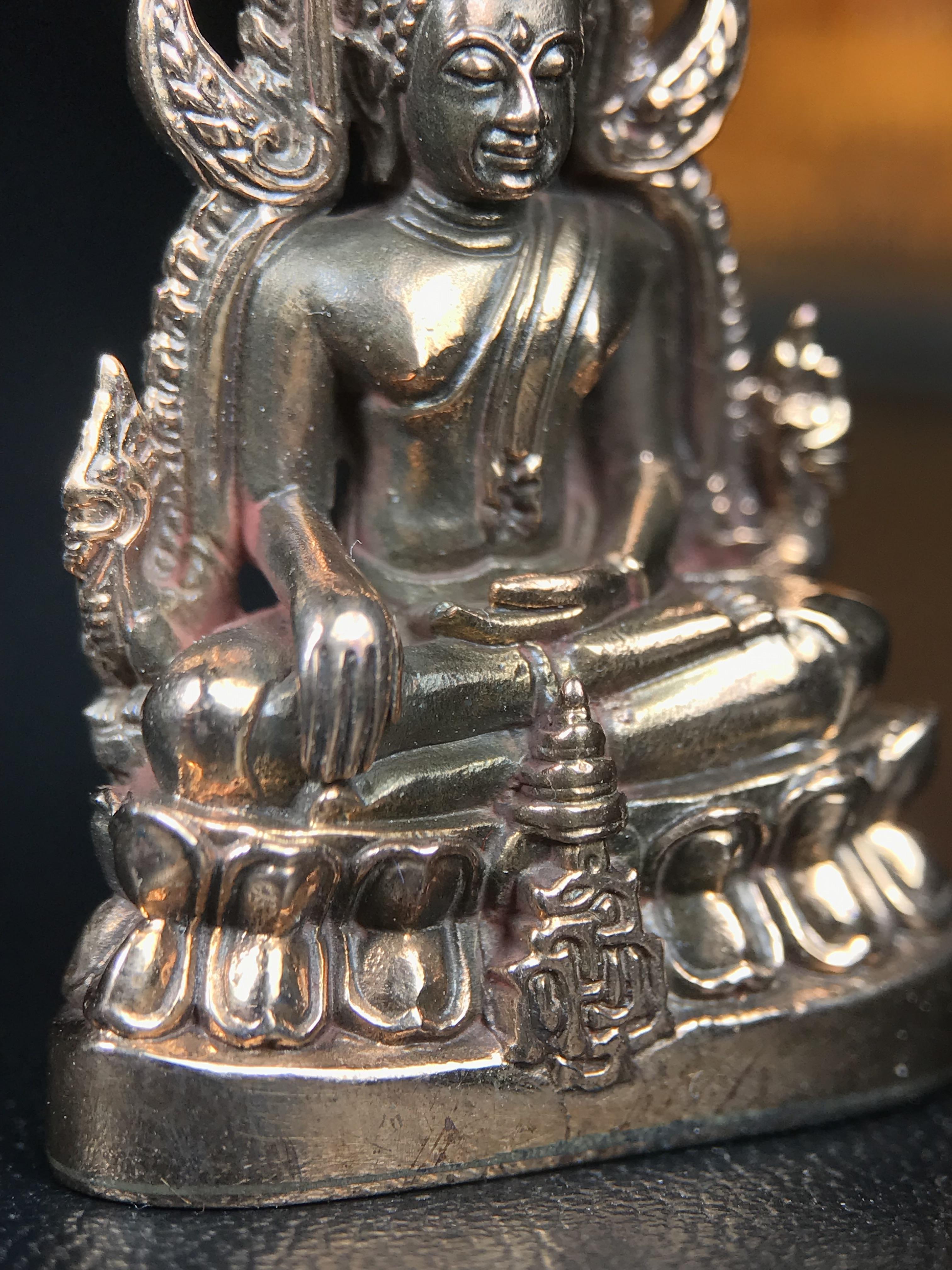 พระพุทธชินราช ญสส. วัดพระศรีมหาธาตุ จ.พิษณุโลก ปี2543 กริ่งชินราชเนื้อนวโลหะเต็มสูตร (ผสมทองคำ 2 บาท ต่อน้ำหนักเนื้อ 1 กิโลกรัม) พิธีใหญ่ รุ่นแรกและรุ่นเดียวที่ หลวงปู่หมุน ฐิตสีโล วัดบ้านจาน มาร่วมปลุกเสก(องค์หมายเลข ๘๐๔ เลขสวย)(1 ใน 2543 องค์)นิยมหายาก