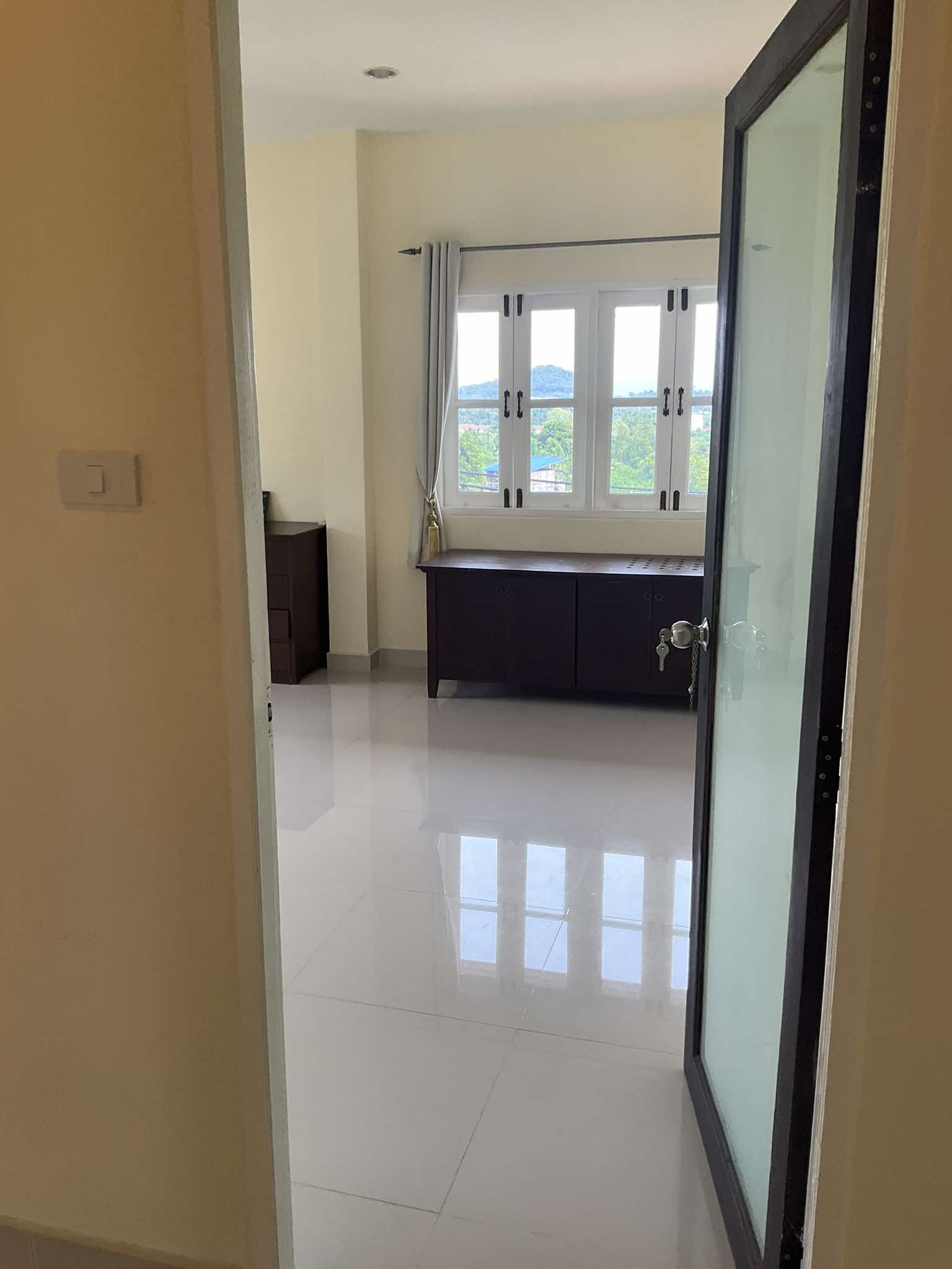 For Rent : Kuku, 3-Story Detached House, 4 Bedrooms 4 Bathrooms