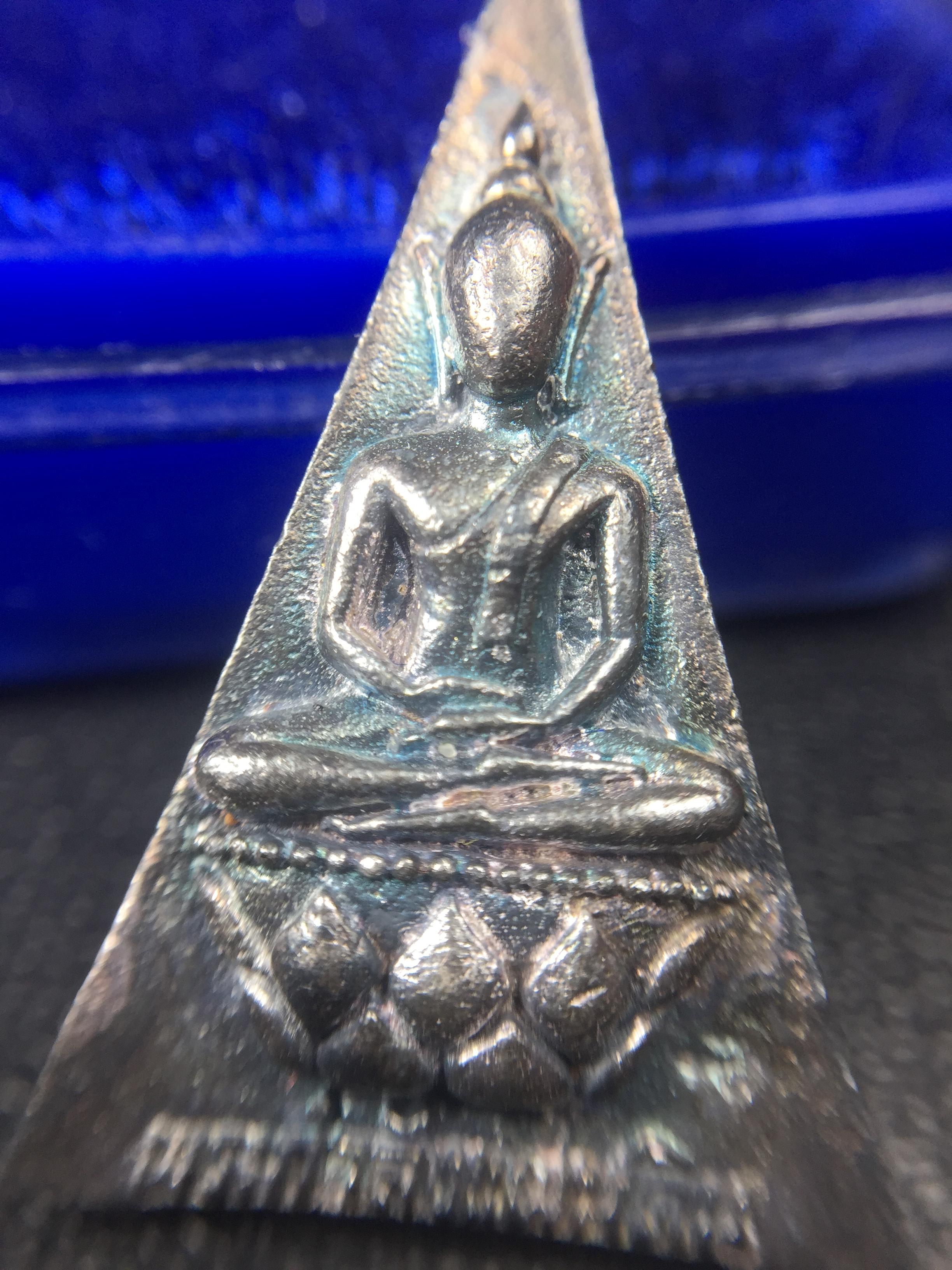 พระกำลังแผ่นดิน (สมเด็จจิตรลดา2) จัดสร้างเฉลิมพระเกียรติ ร.9 ครองราชย์ 50 ปี 2539 เนื้อเงิน+เนื้อนวโลหะ(สร้างน้อยหายาก)พร้อมกล่องบรรจุเดิม(1ใน2539องค์)