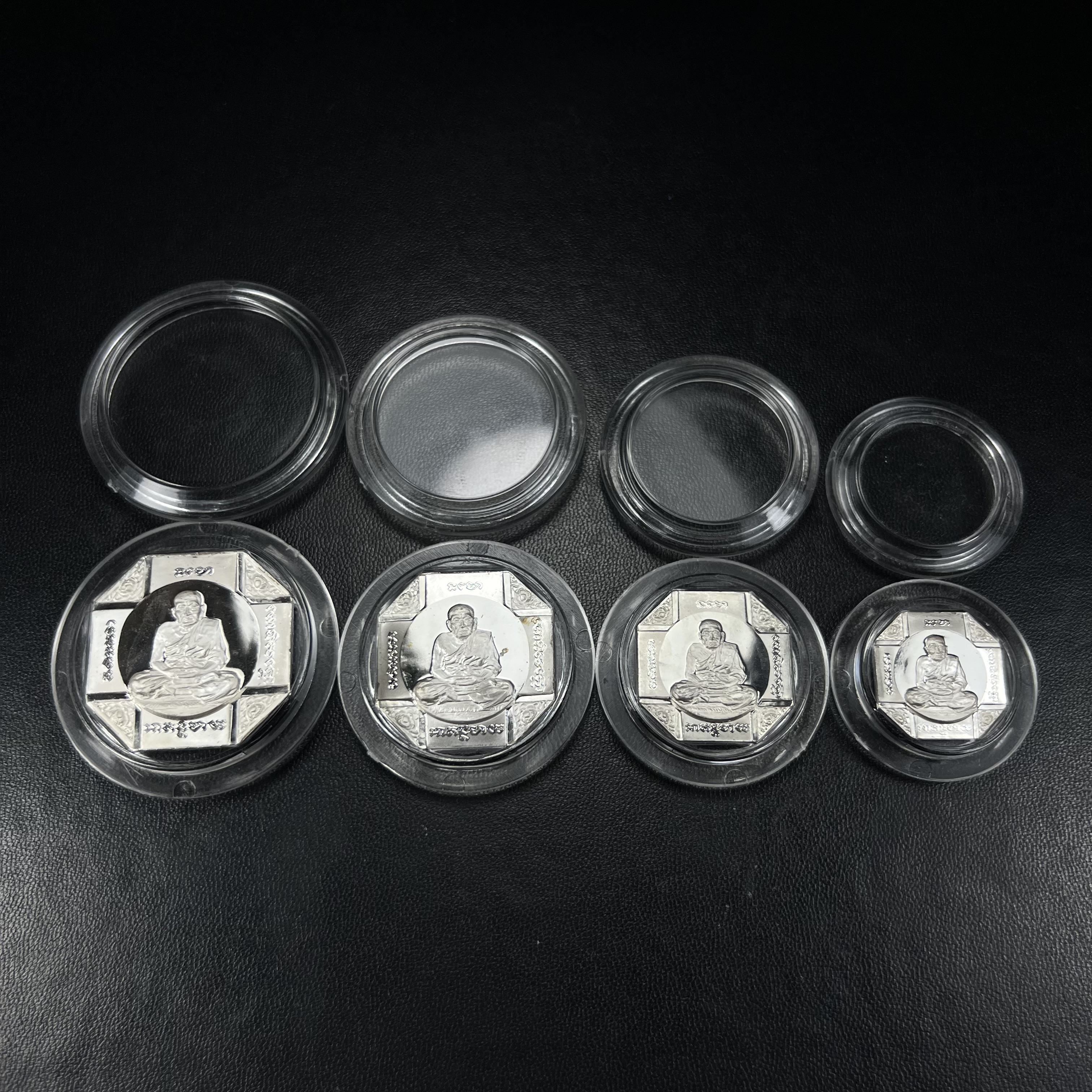 เหรียญหลวงพ่อทวด รุ่นสมเด็จเจ้าฟ้ามหาจักรี 48พรรษา โดยสภากาชาดไทย ปี2546 ชุดเหรียญเนื้อเงิน4ขนาด(ครบชุดพร้อมตลับบรรจุเดิม)พุทธาภิเษก ณ วัดช้างให้ จังหวัดปัตตานี