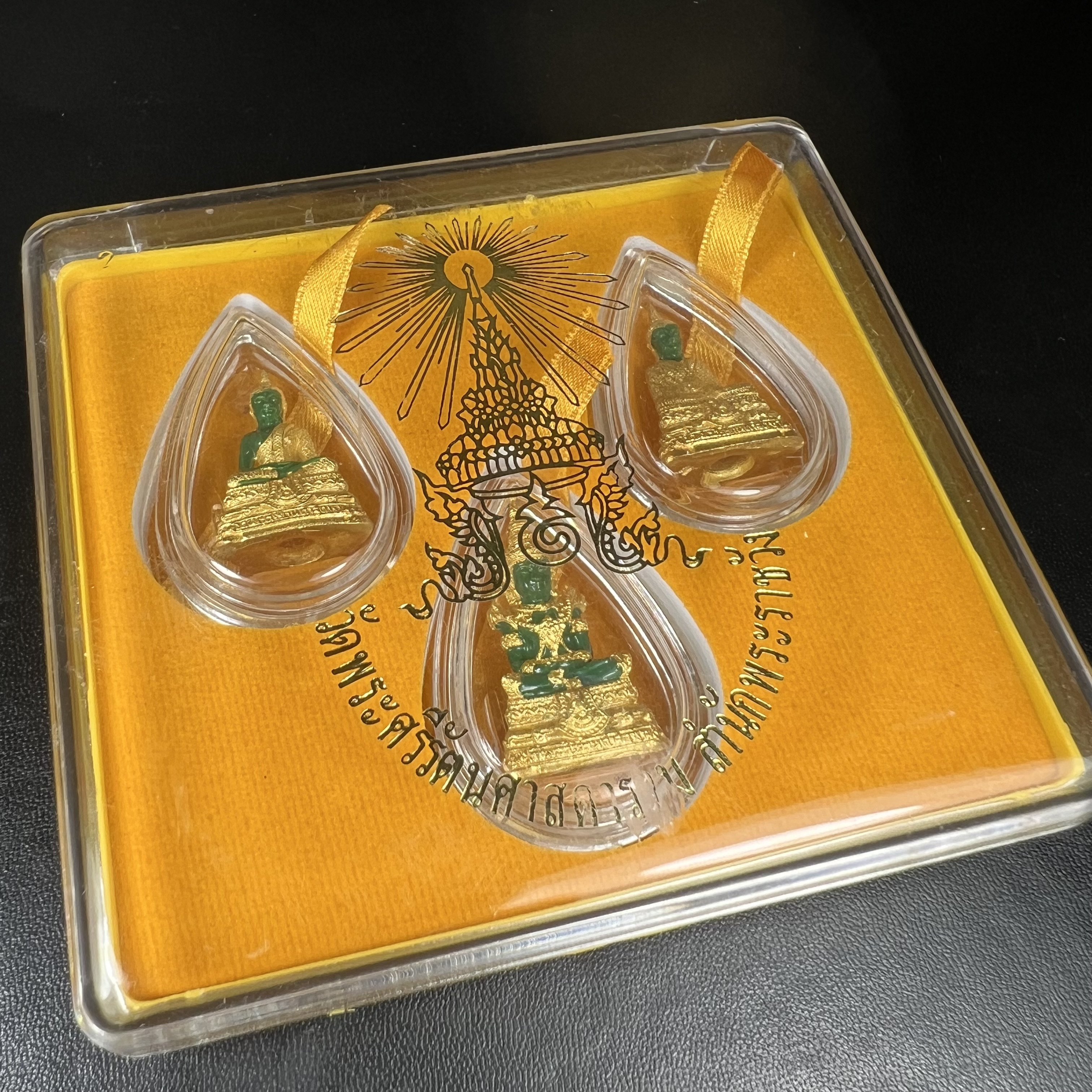 พระพุทธมหามณีรัตนปฏิมากร(พระแก้วมรกต) วัดพระศรีรัตนศาสดาราม สำนักพระราชวัง จัดสร้าง ชุด3 ฤดู ร้อน ฝน หนาว(บรรจุมวลสารใต้ฐาน)