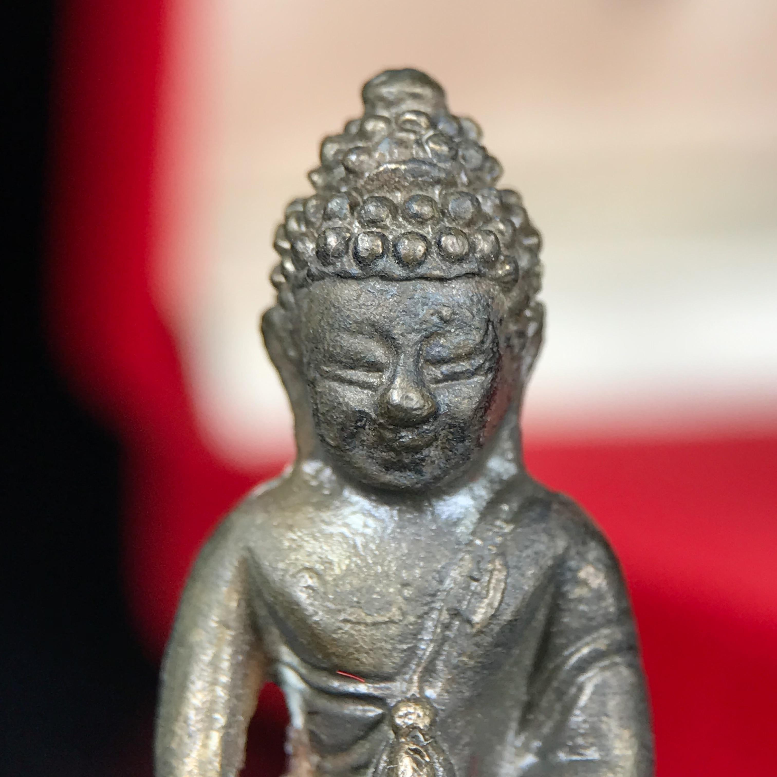 พระกริ่งศาสดา ภปร. วัดบวรนิเวศวิหาร ปี 2532 จัดสร้างในโอกาสสองทศวรรษรามาธิบดี เพื่อศูนย์การแพทย์สิริกิติ์ เนื้อนวโลหะ(ผิวเดิมสวยงาม) (พิธีใหญ่ มวลสารมงคล สวยงามเข้มขลัง)สมเด็จพระญาณสังวร สมเด็จพระสังฆราชฯเสด็จเททอง***ตอกโค๊ตหมายเลข ๑๑๑๖***